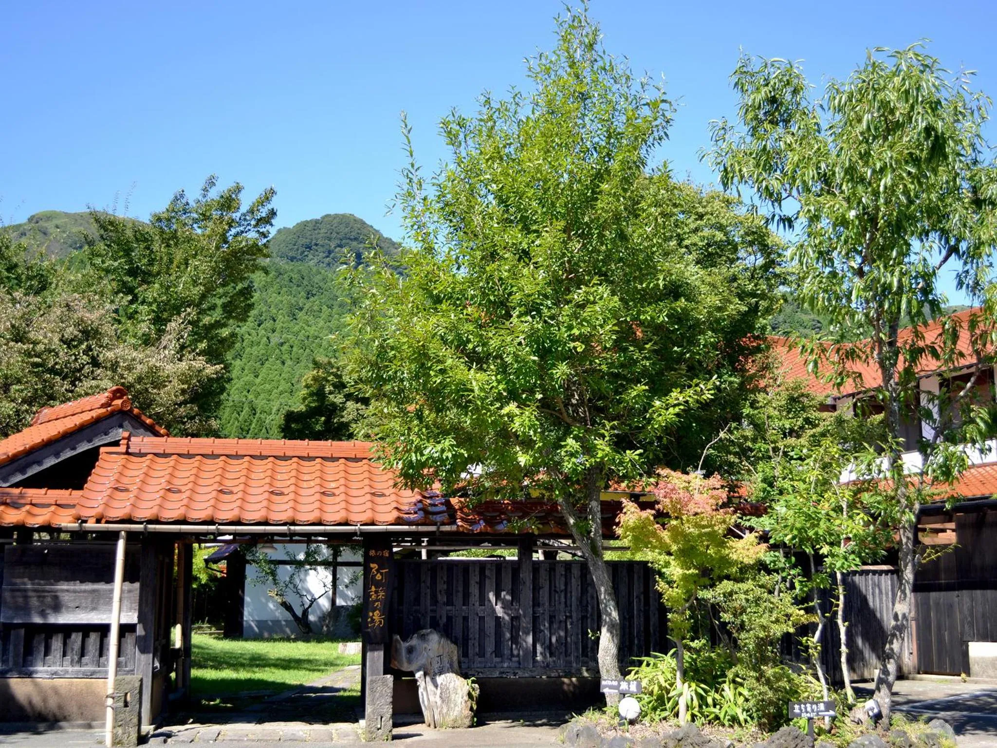 Facade/entrance in Tabinoyado Asonoyu