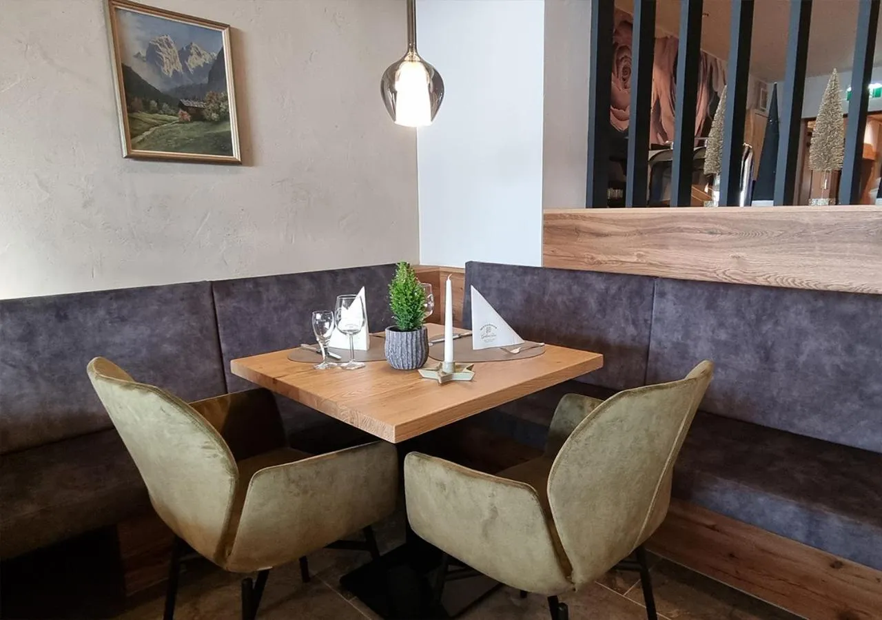 Restaurant/places to eat in Hotel Goldene Rose