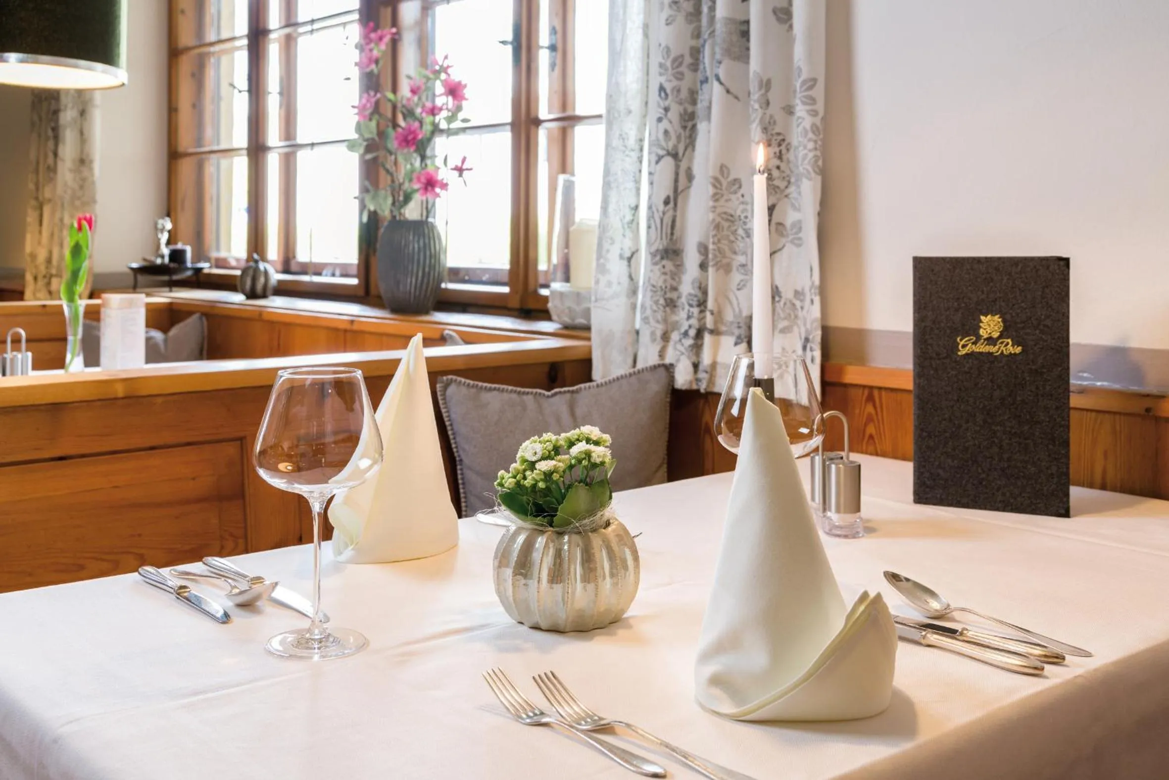 Restaurant/places to eat in Hotel Goldene Rose