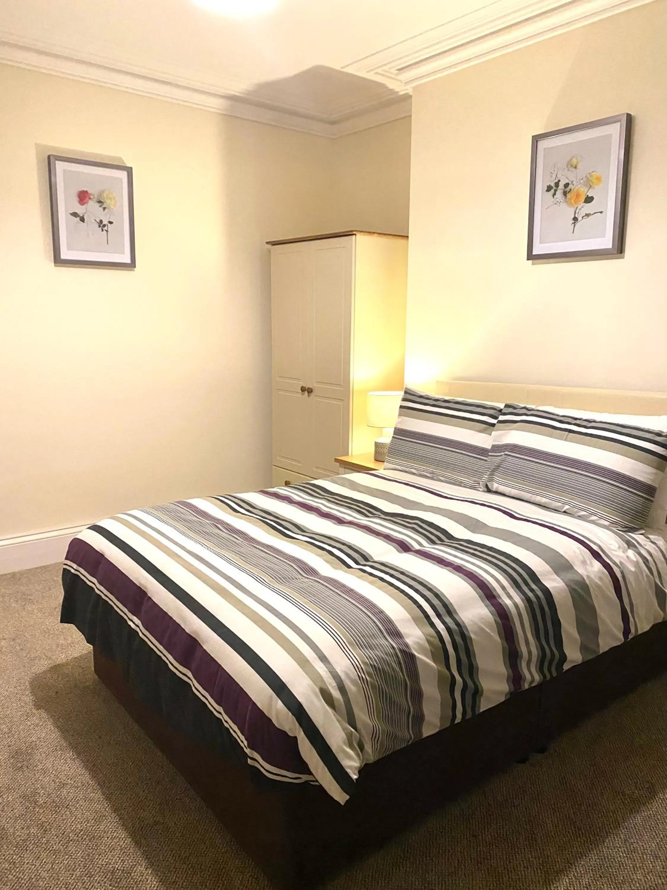 Bedroom, Bed in Seaford Lodge Apartments