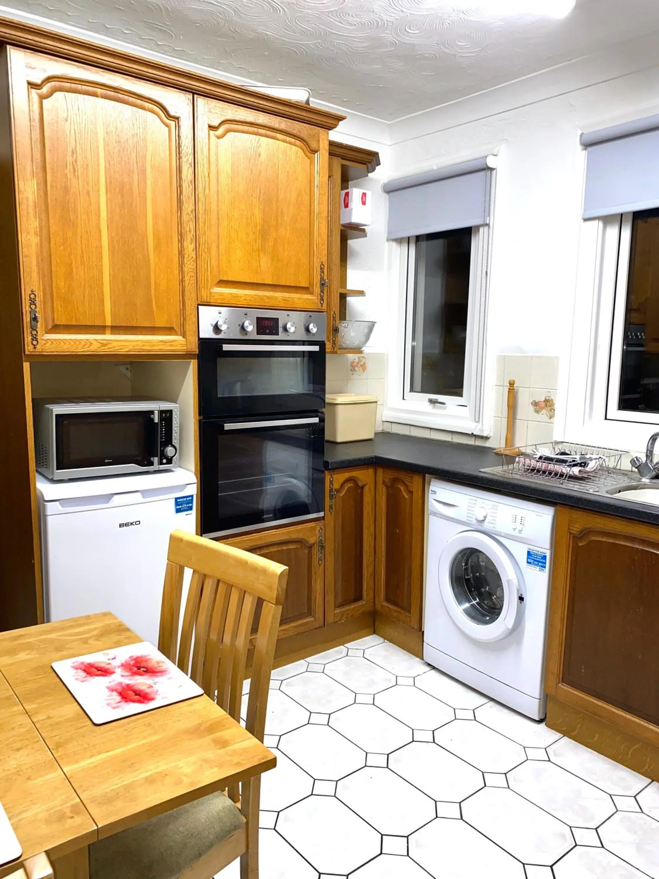 Kitchen or kitchenette in Seaford Lodge Apartments
