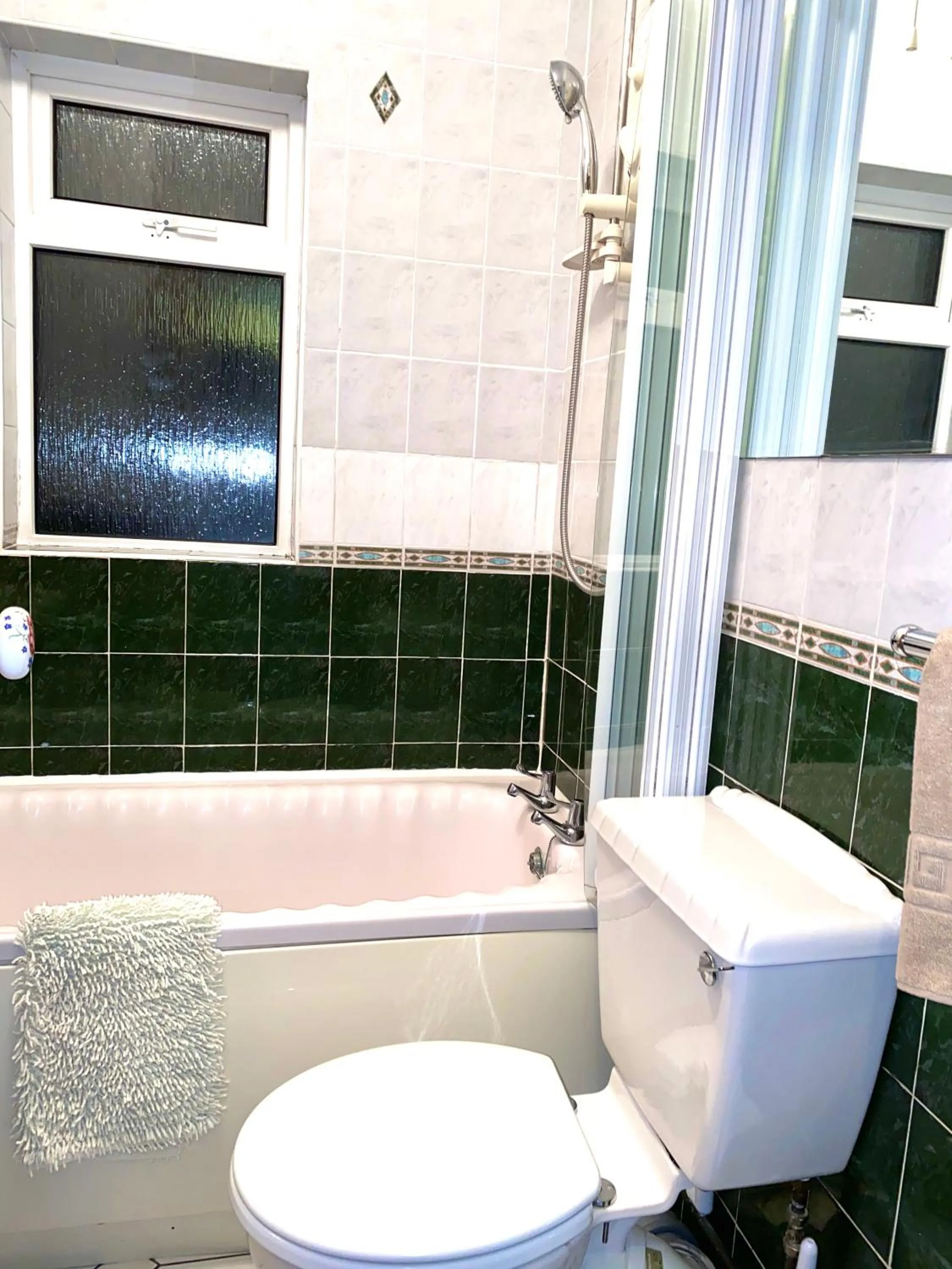 Bathroom in Seaford Lodge Apartments