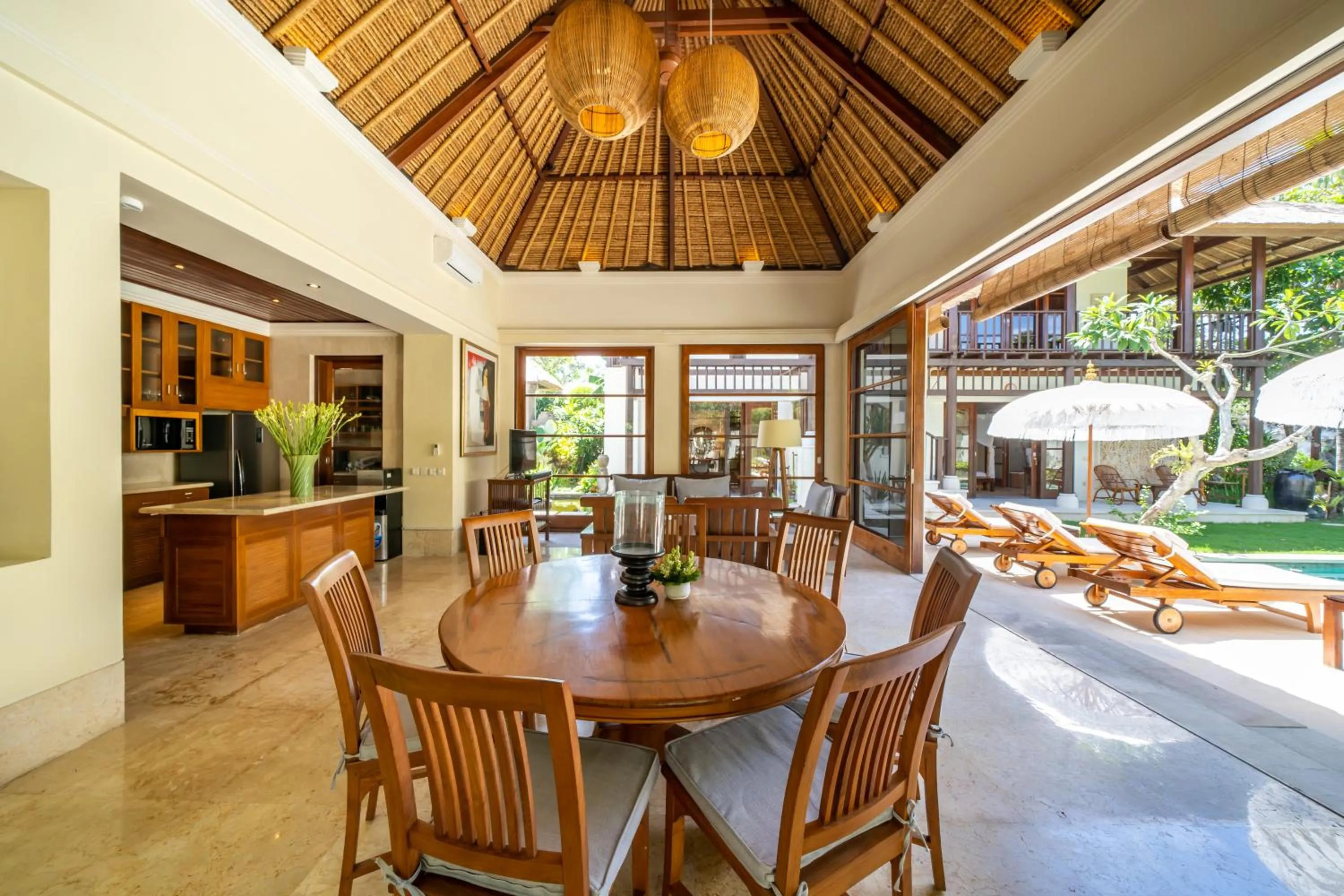 Dining area in Jimbaran Beach Villas by Nakula