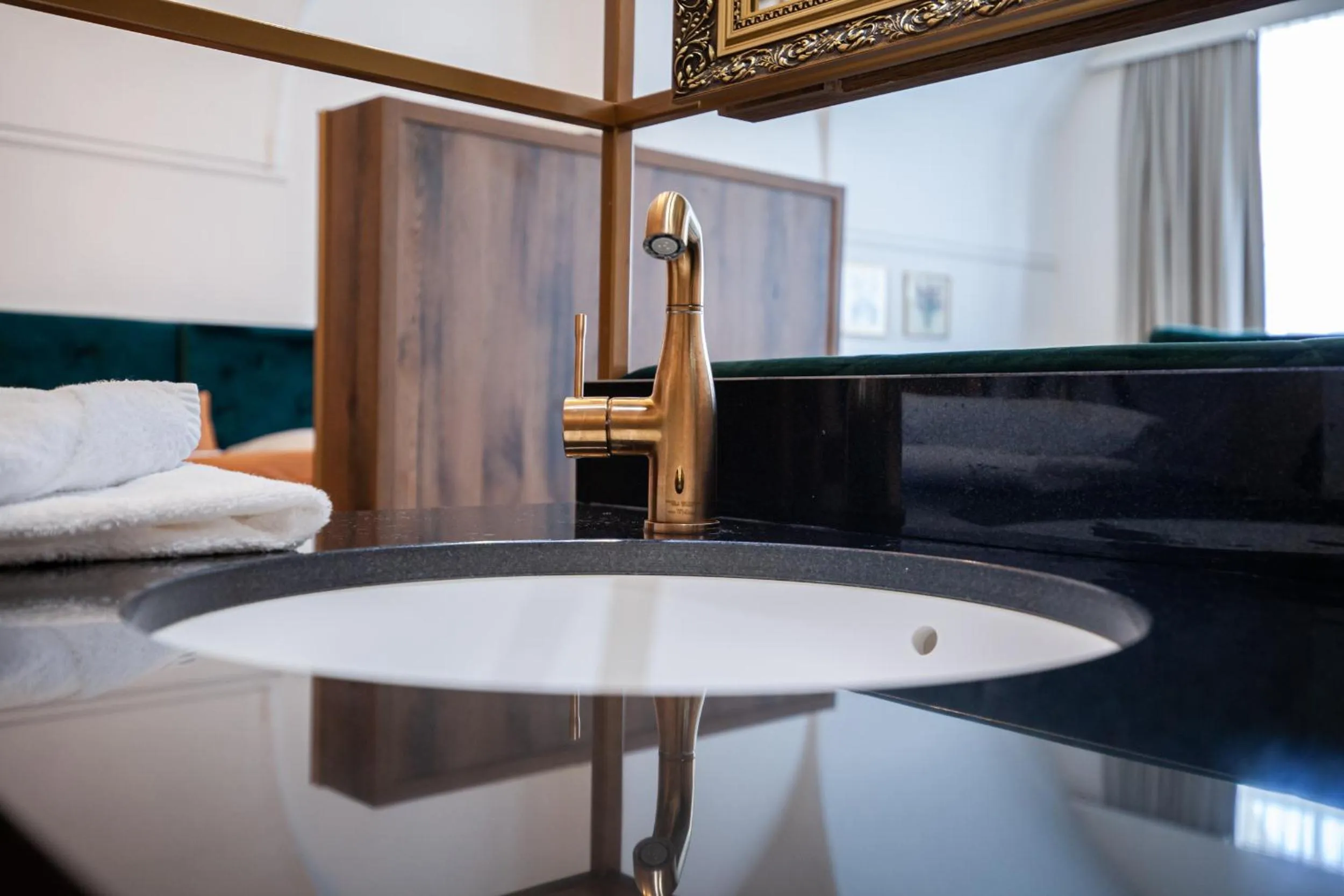 Bathroom, Bed in Hotel Palais26