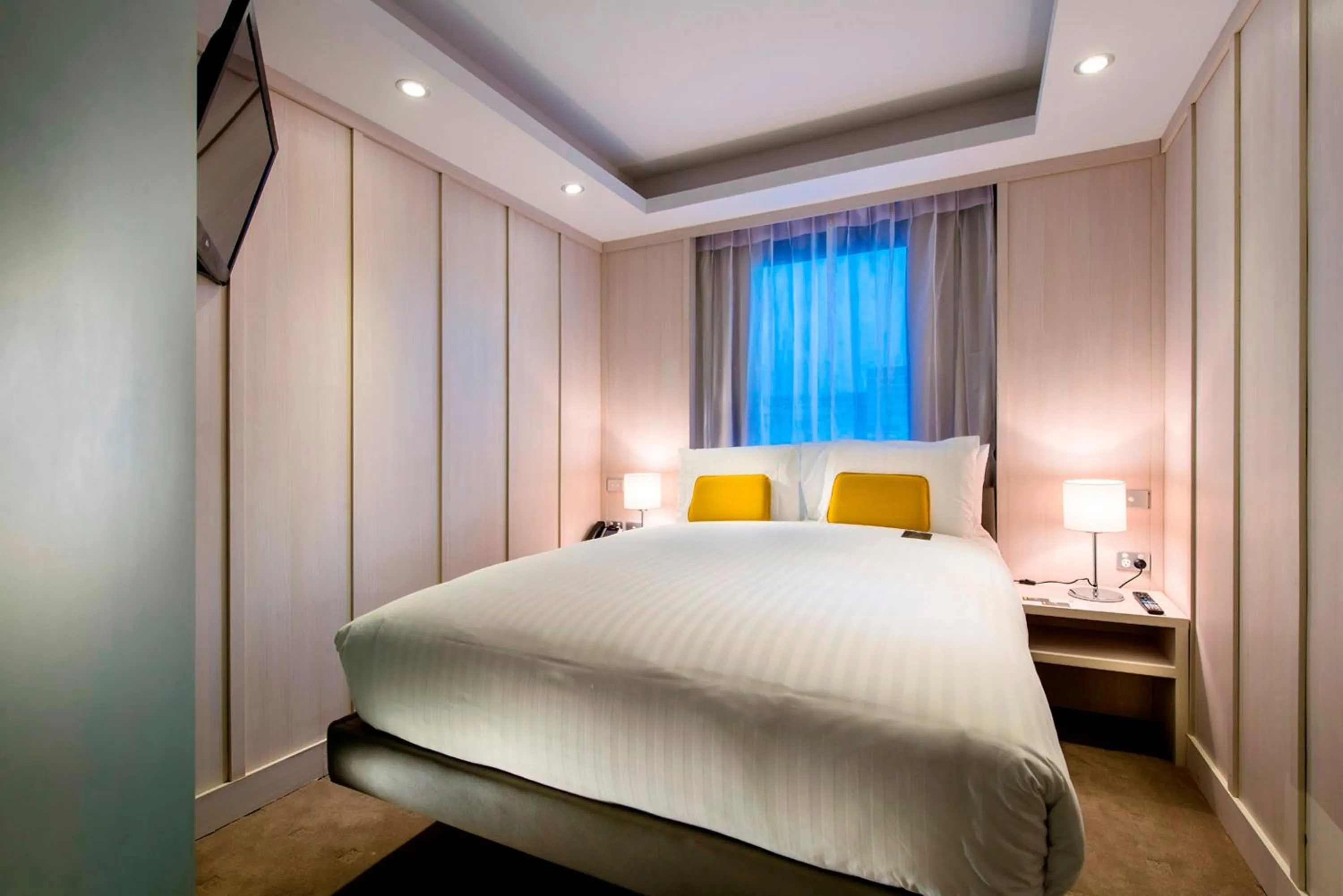 Photo of the whole room, Bed in Hougoumont Hotel Fremantle