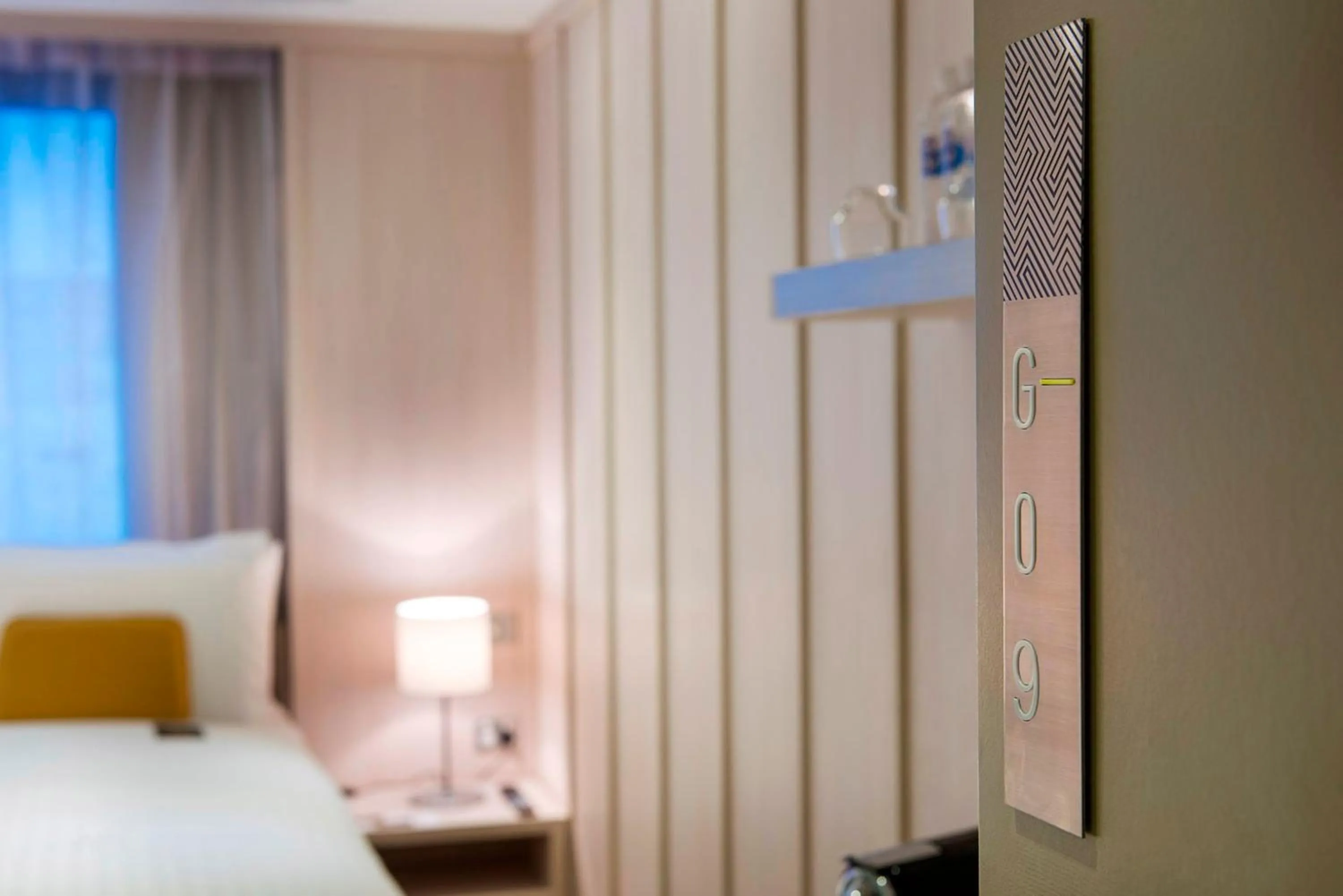 Decorative detail, Bed in Hougoumont Hotel Fremantle