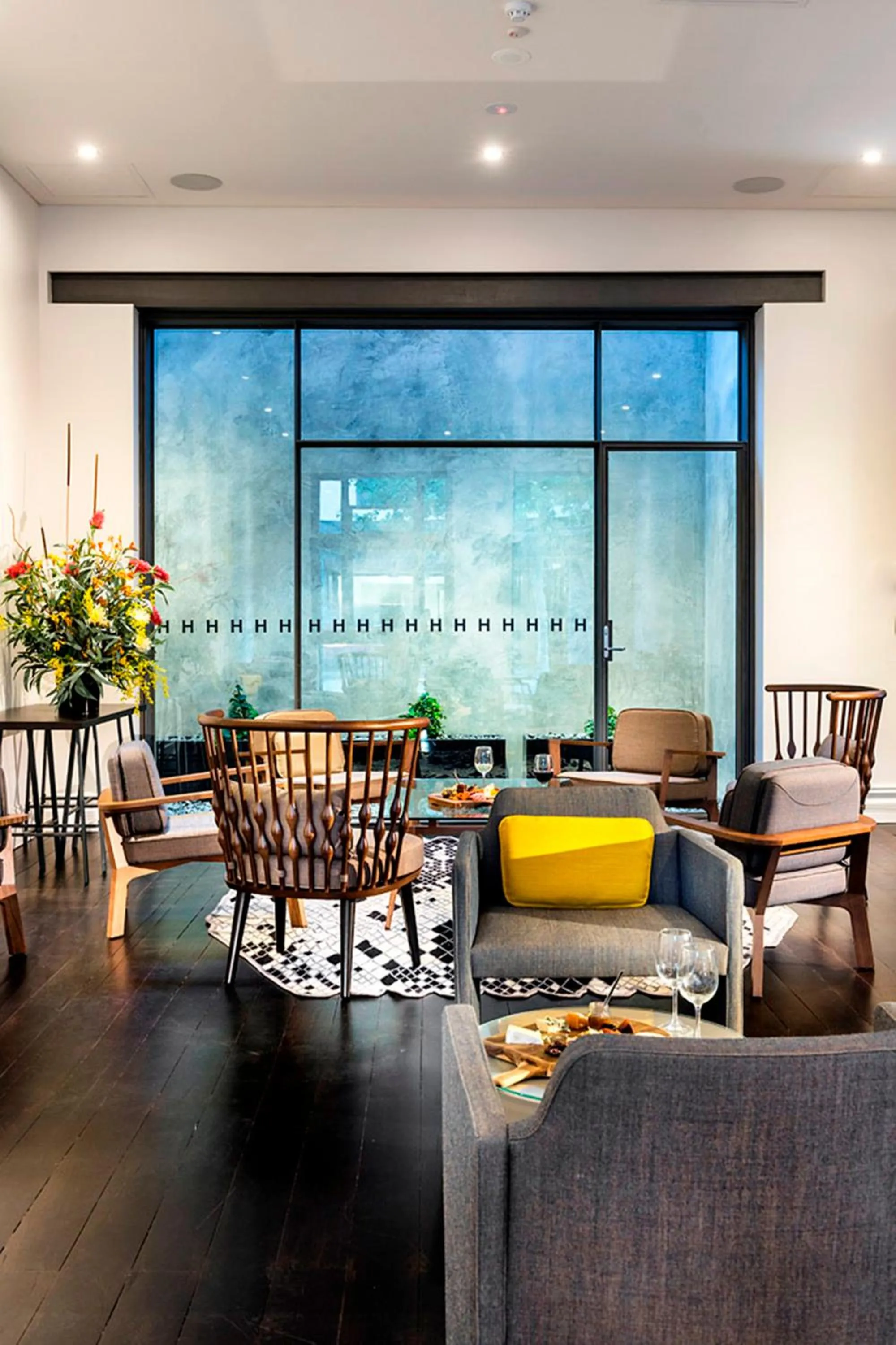 Seating area in Hougoumont Hotel Fremantle