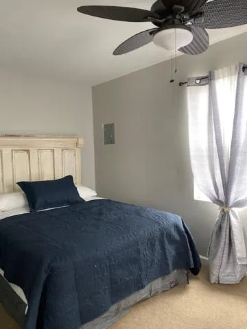 Bed in Rockwood Resort Motel