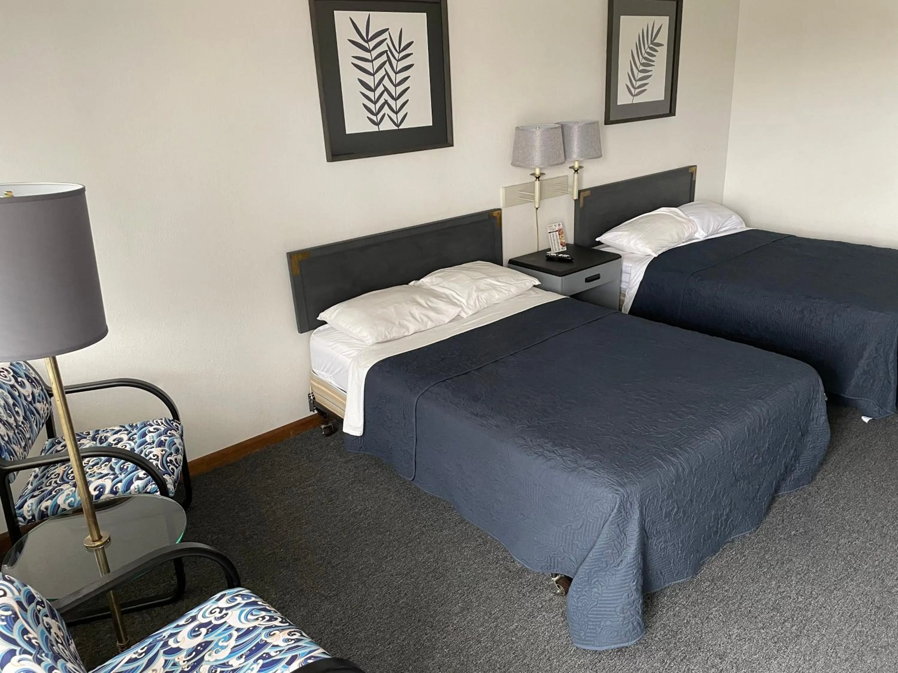 Bed in Rockwood Resort Motel