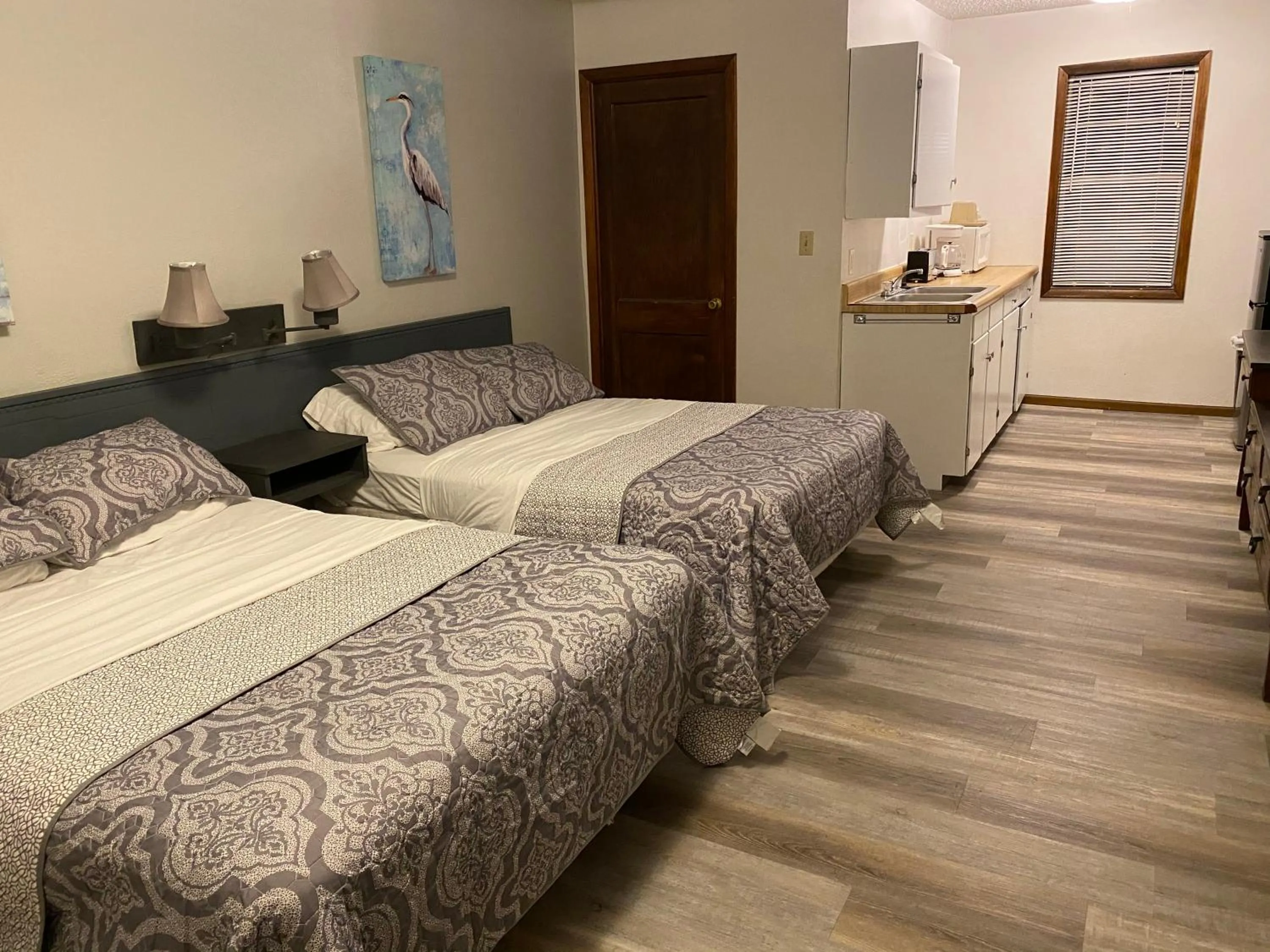 Bed in Rockwood Resort Motel