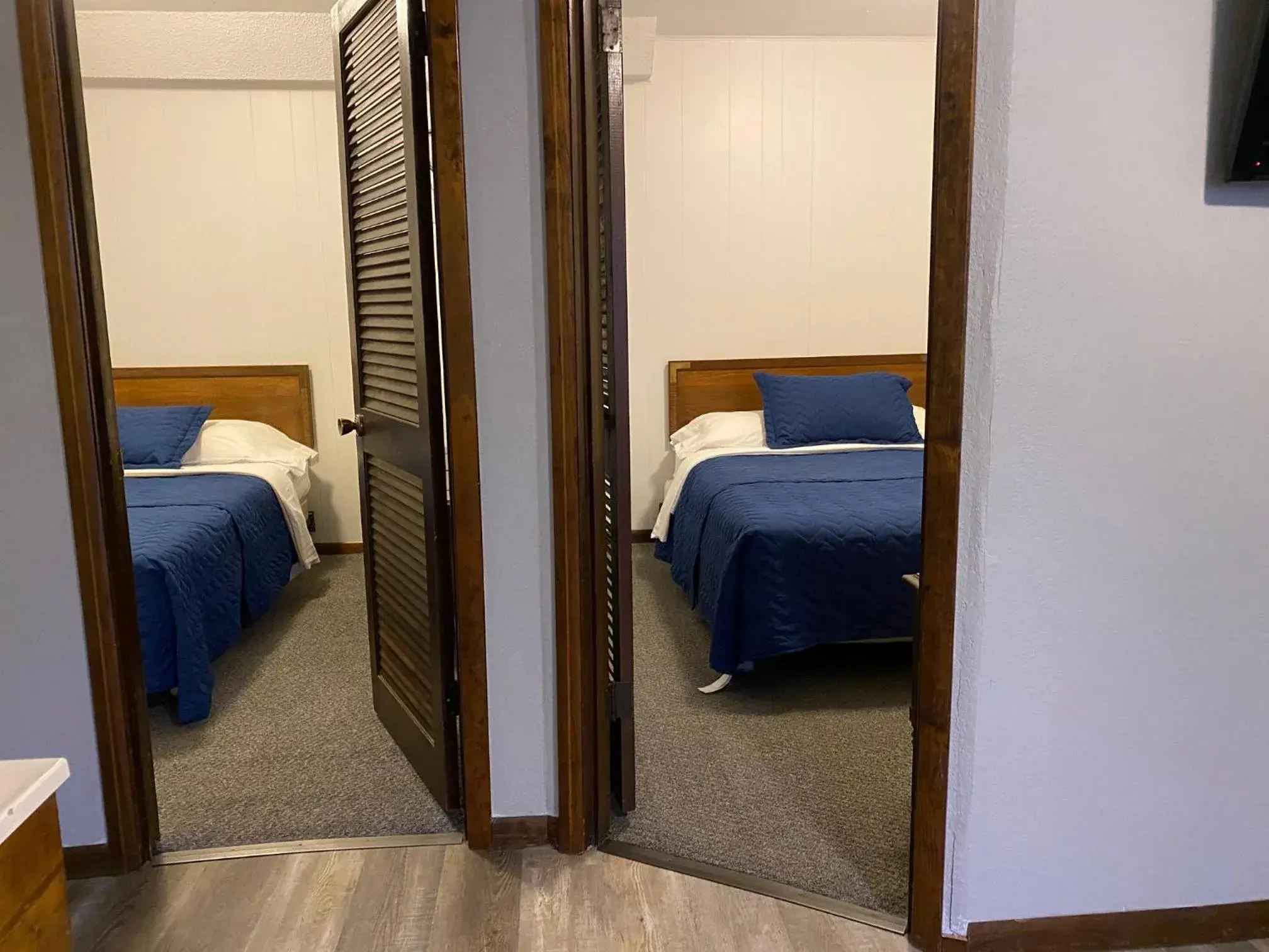 Deluxe Family Room in Rockwood Resort Motel Deluxe Family Room in Rockwood Resort Motel