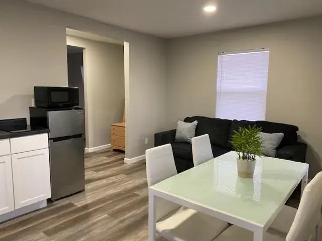 Deluxe Queen Suite in Rockwood Resort Motel Deluxe Queen Suite in Rockwood Resort Motel