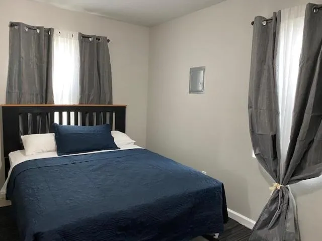 Bed in Rockwood Resort Motel