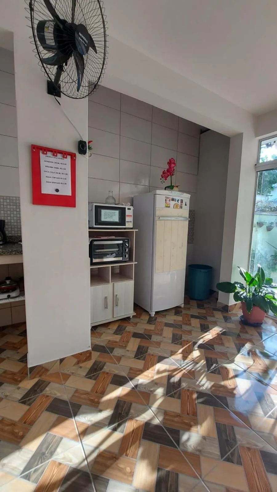 Kitchen or kitchenette in Pousada Executiva SolRiso Aeroporto Florianópolis