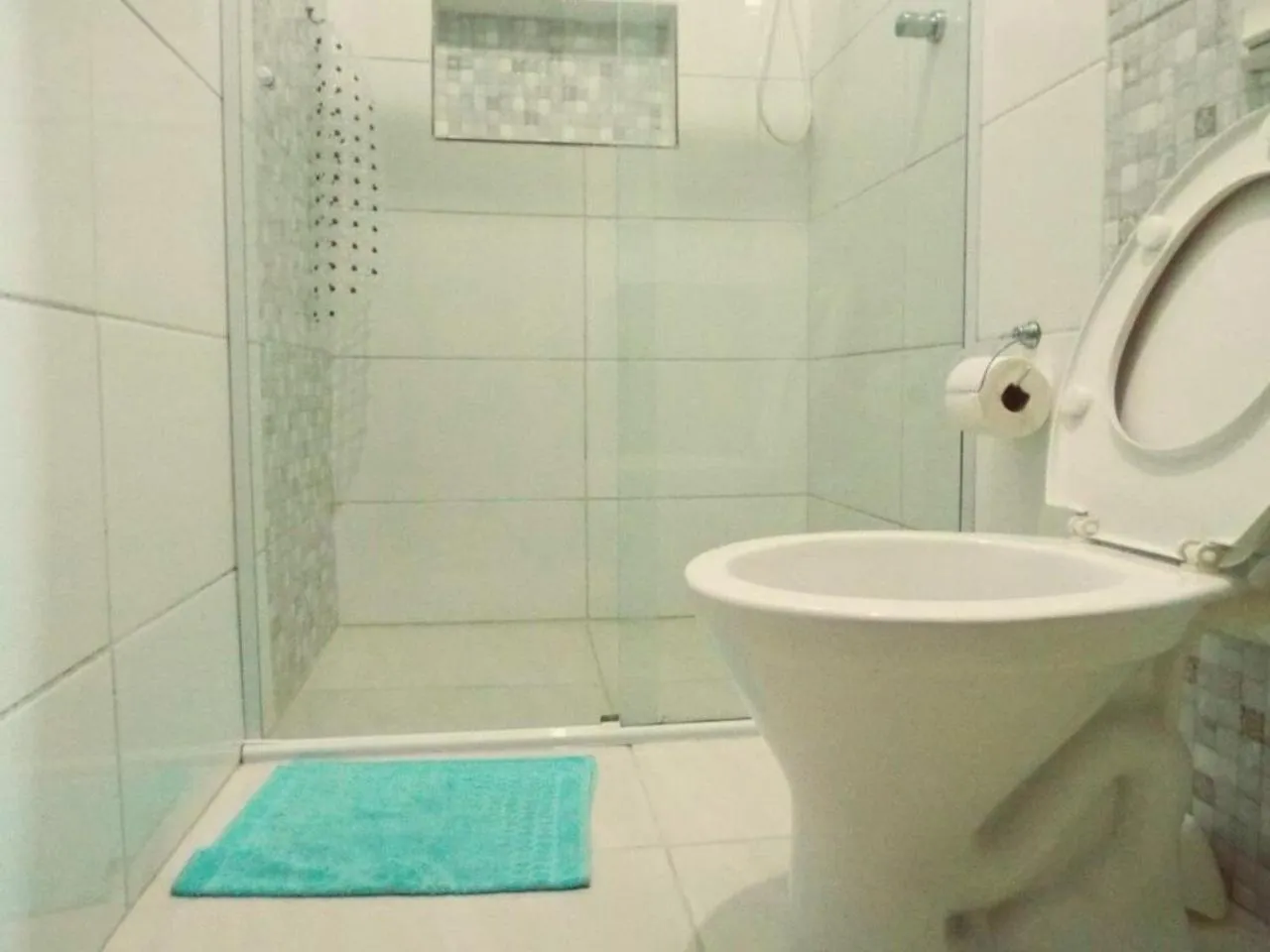 Shower in Pousada Executiva SolRiso Aeroporto Florianópolis