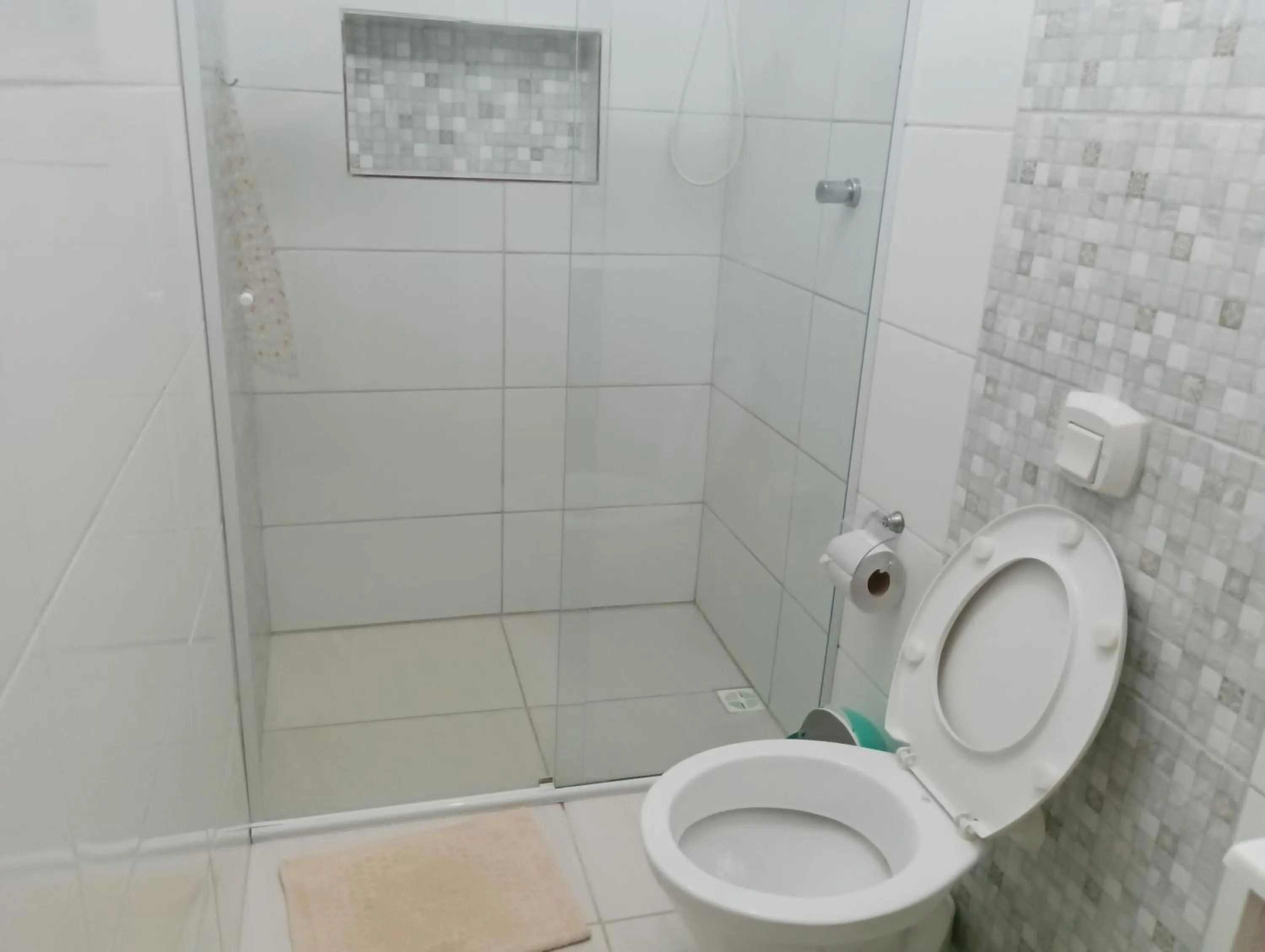 Shower in Pousada Executiva SolRiso Aeroporto Florianópolis