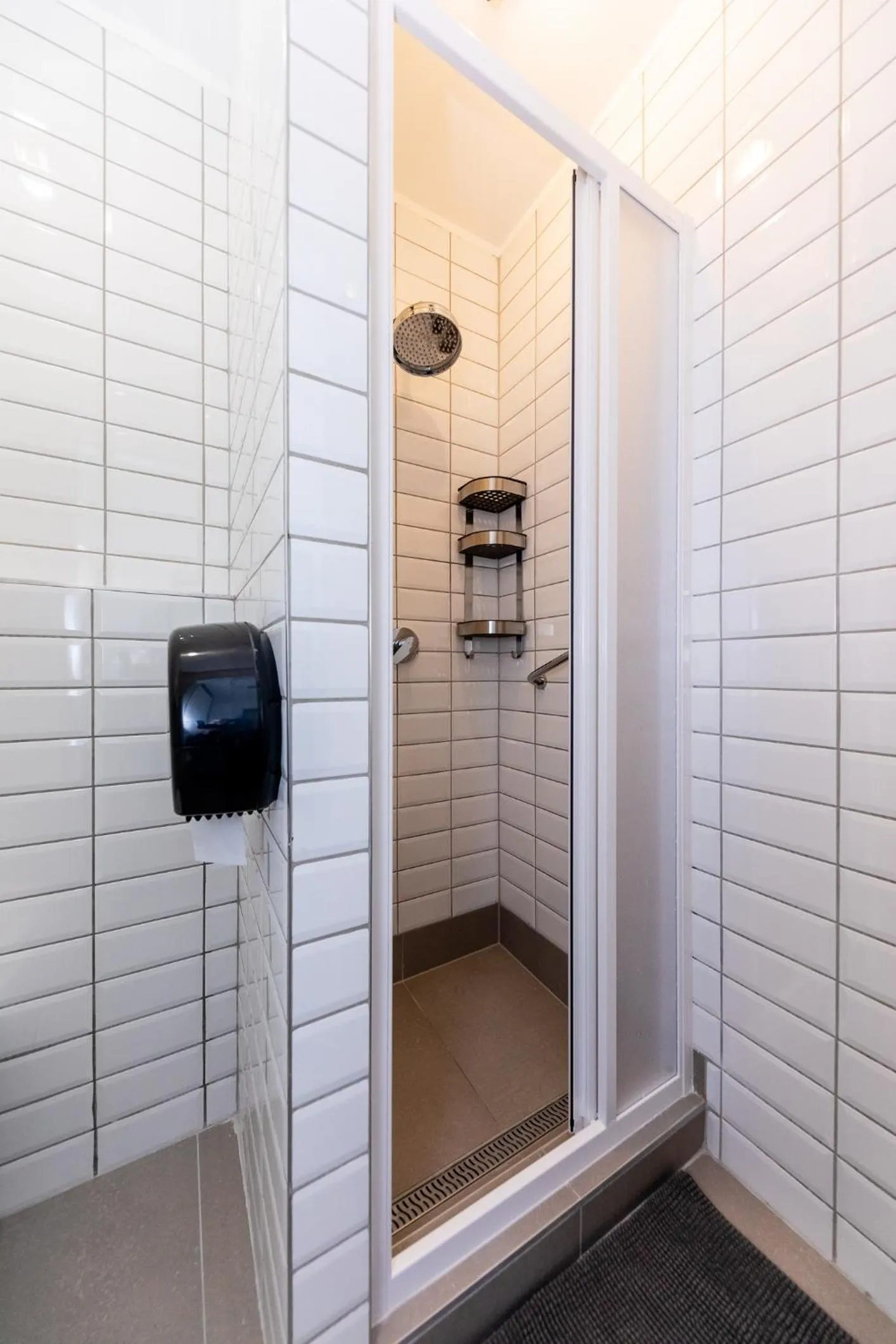 Shower in Adagio Hostel Basilica