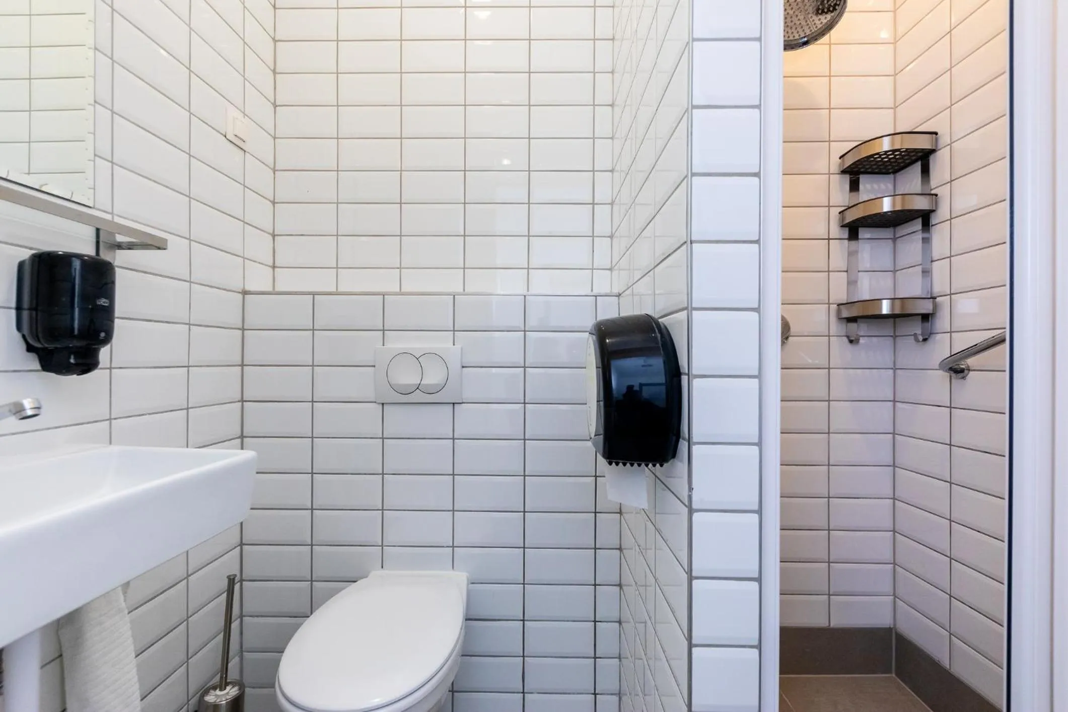 Bathroom in Adagio Hostel Basilica