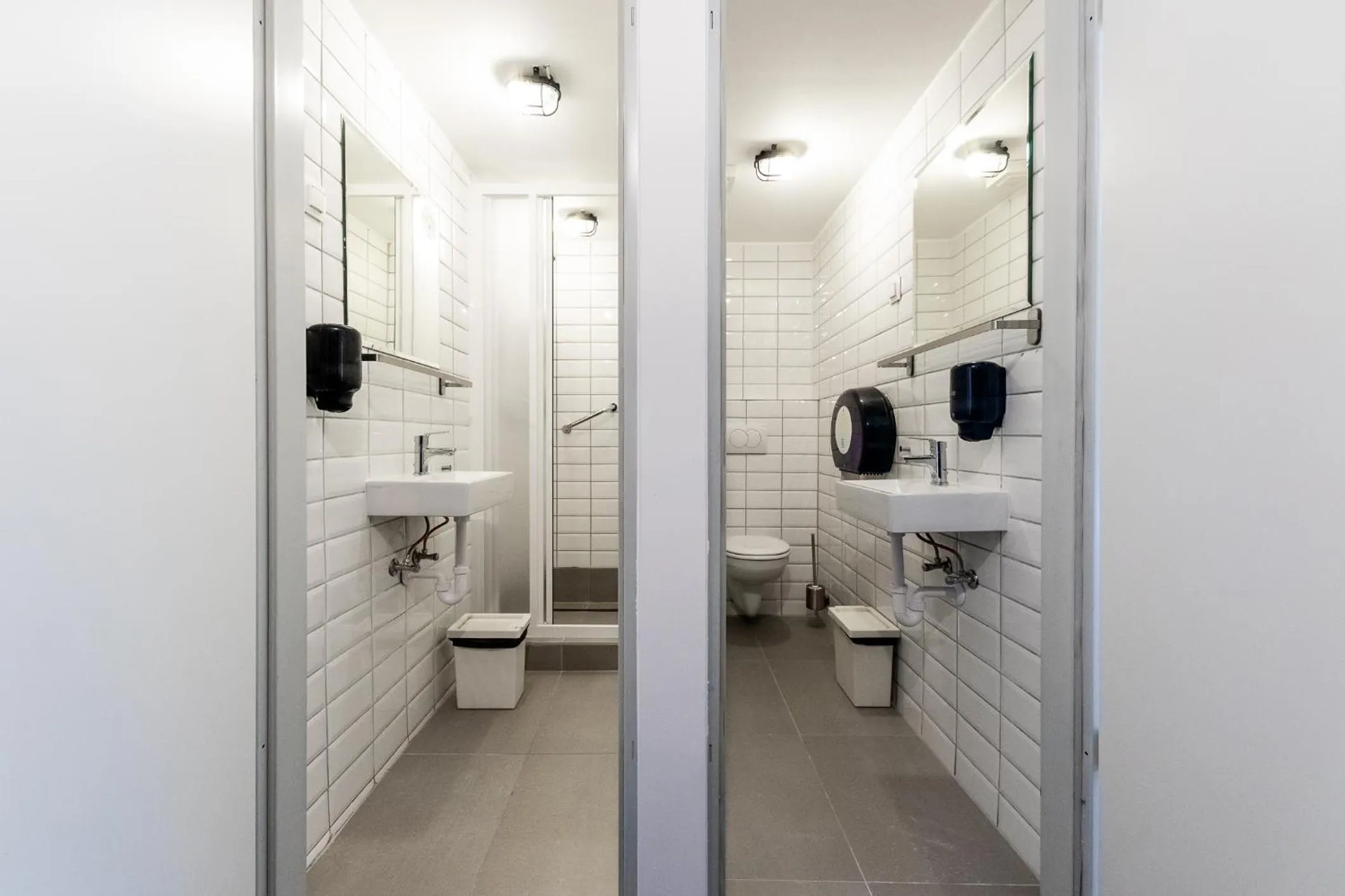 Shower in Adagio Hostel Basilica