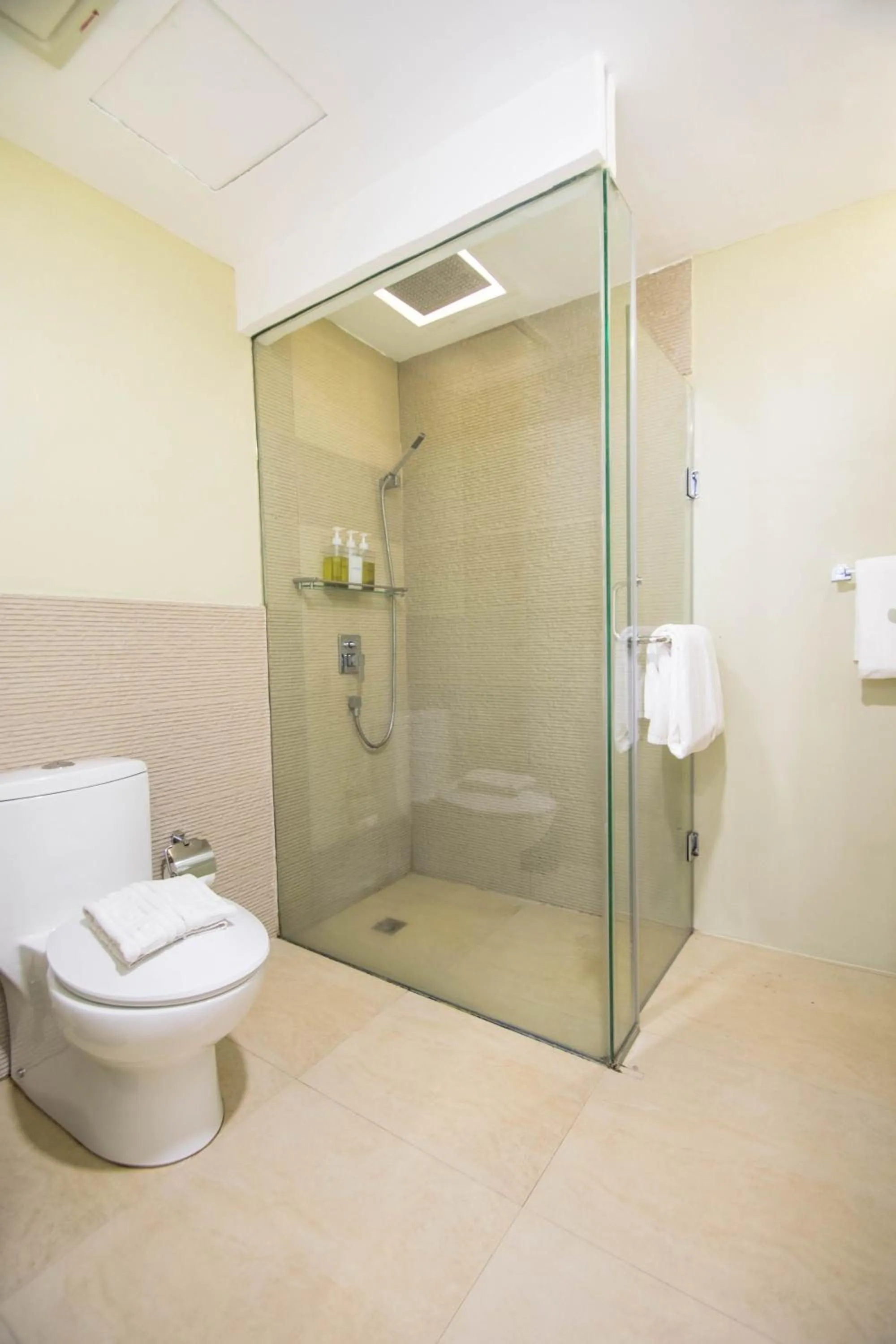 Toilet in Boracay Haven Resort