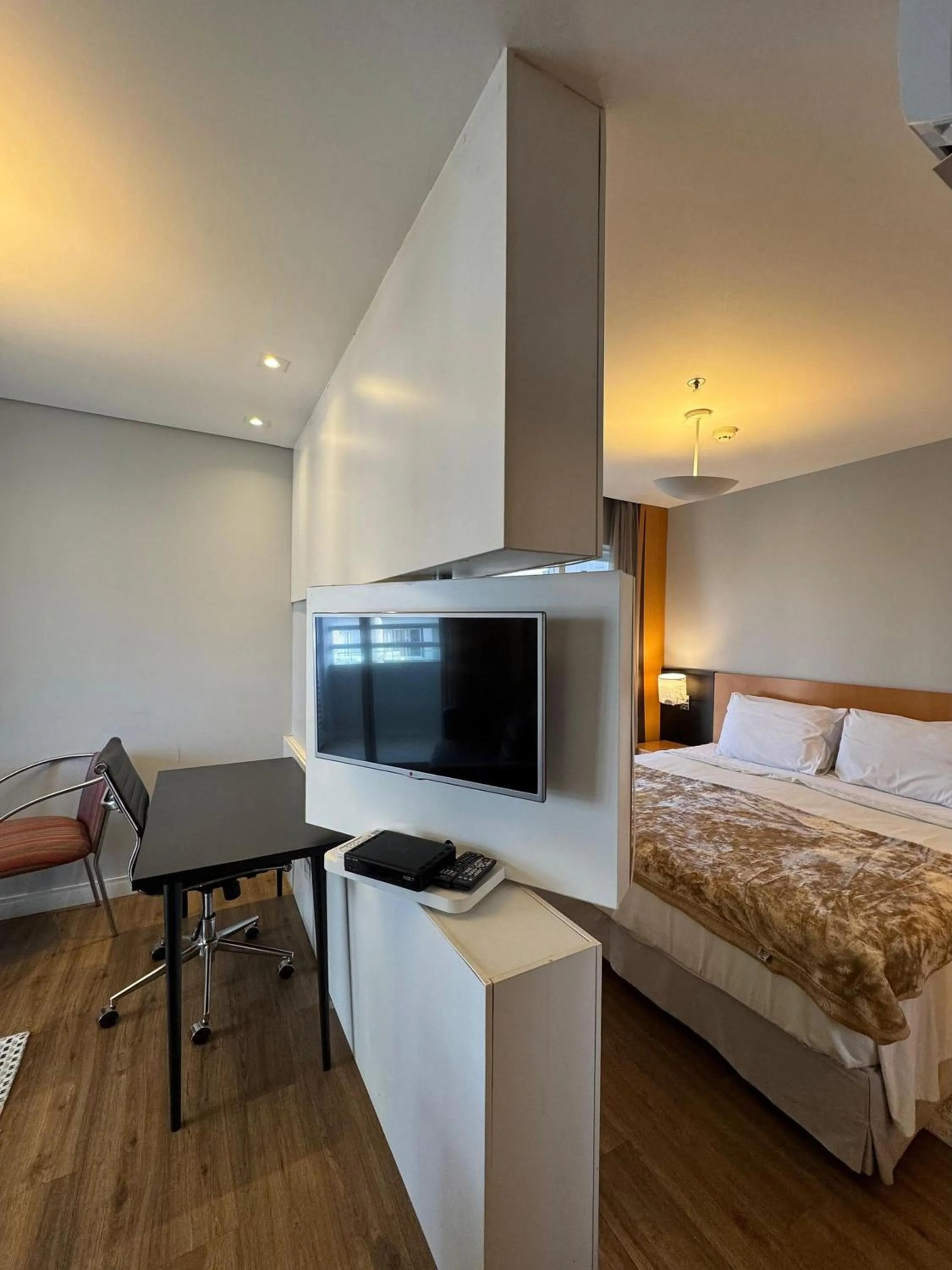 Living room, Bed in Get a Flat 1103/Jardins /Paulista