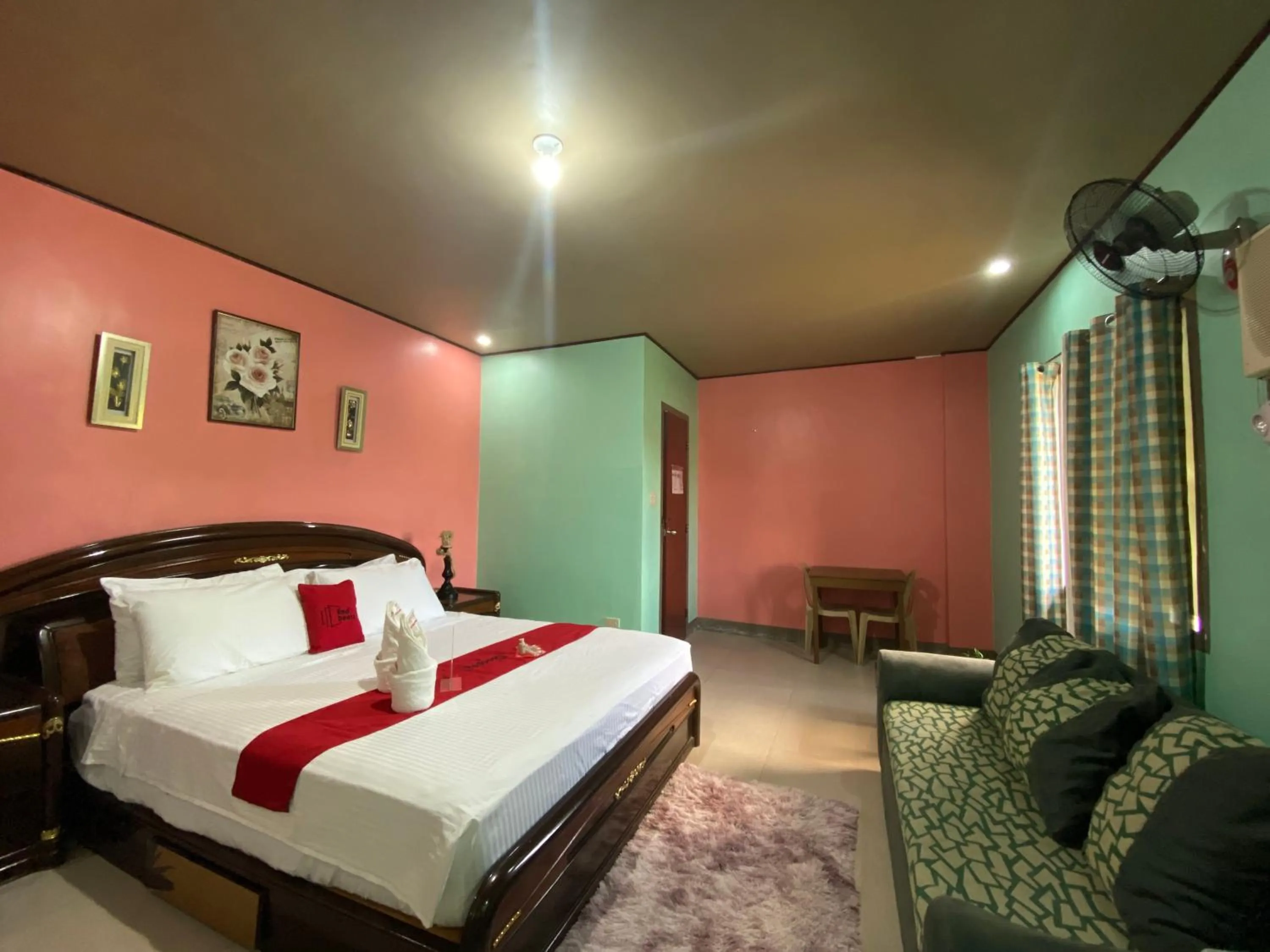 Living room in RedDoorz Plus @ Lhexlyn Resort San Narciso