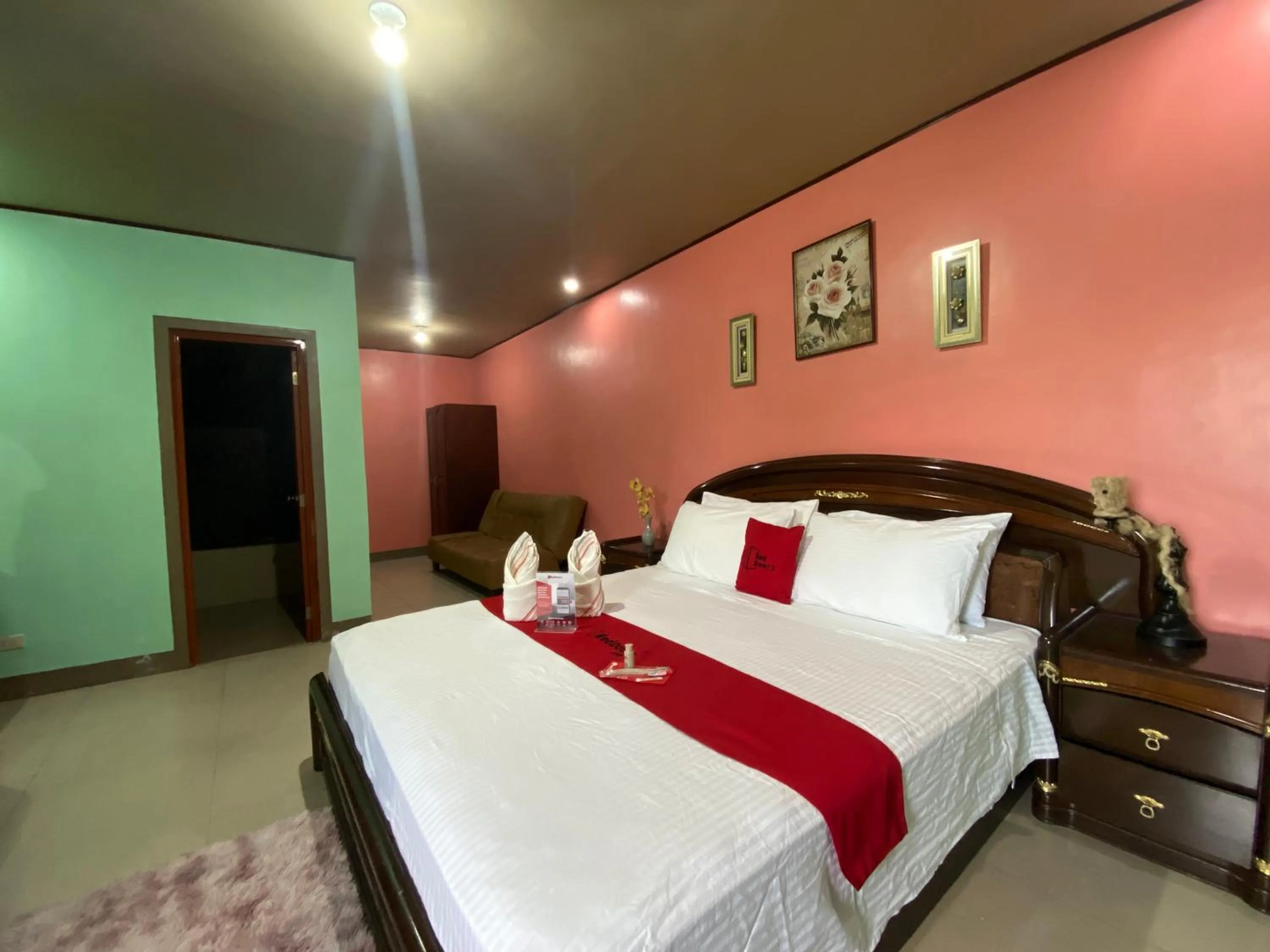 Bed in RedDoorz Plus @ Lhexlyn Resort San Narciso