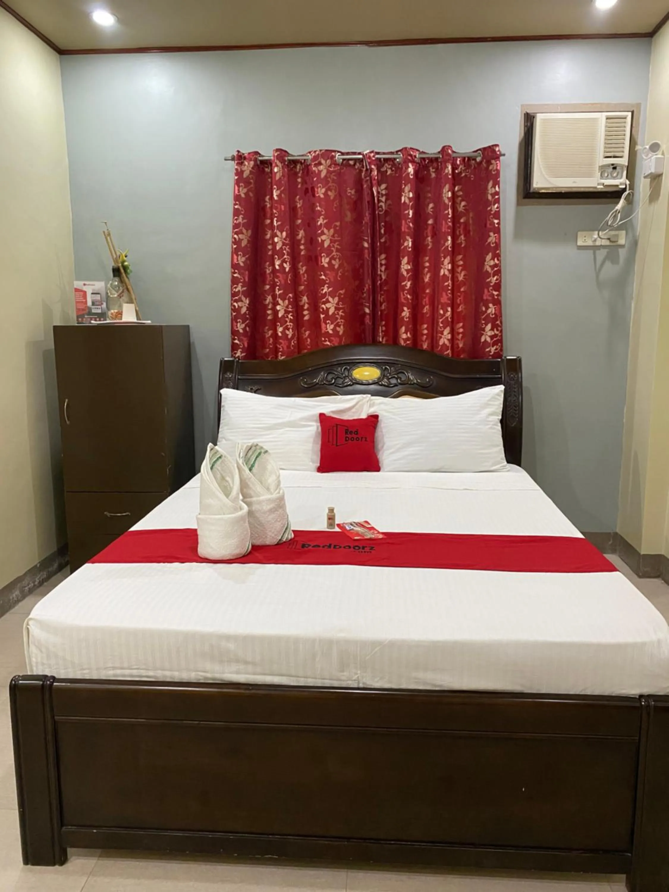 Photo of the whole room in RedDoorz Plus @ Lhexlyn Resort San Narciso