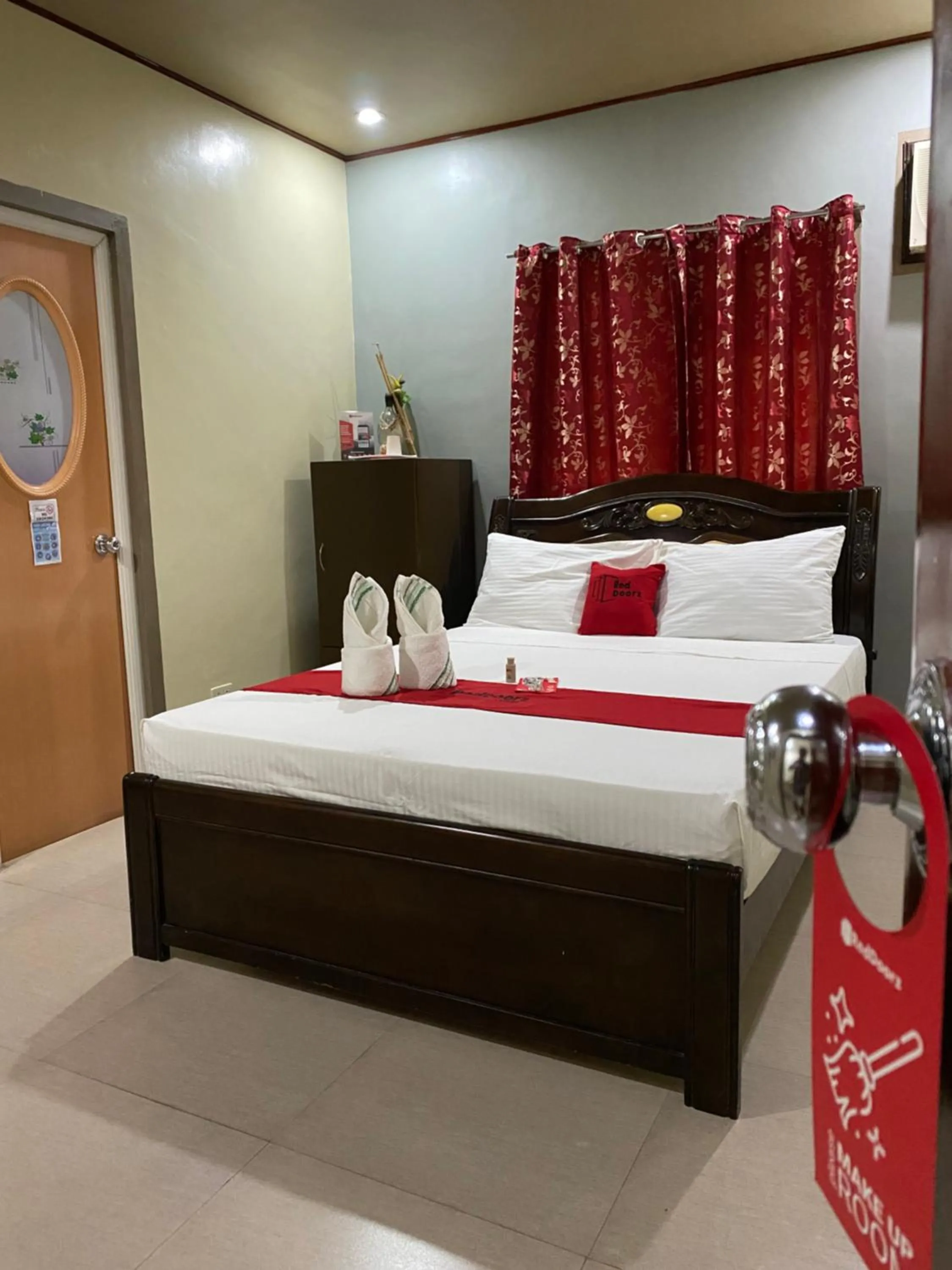 Photo of the whole room in RedDoorz Plus @ Lhexlyn Resort San Narciso