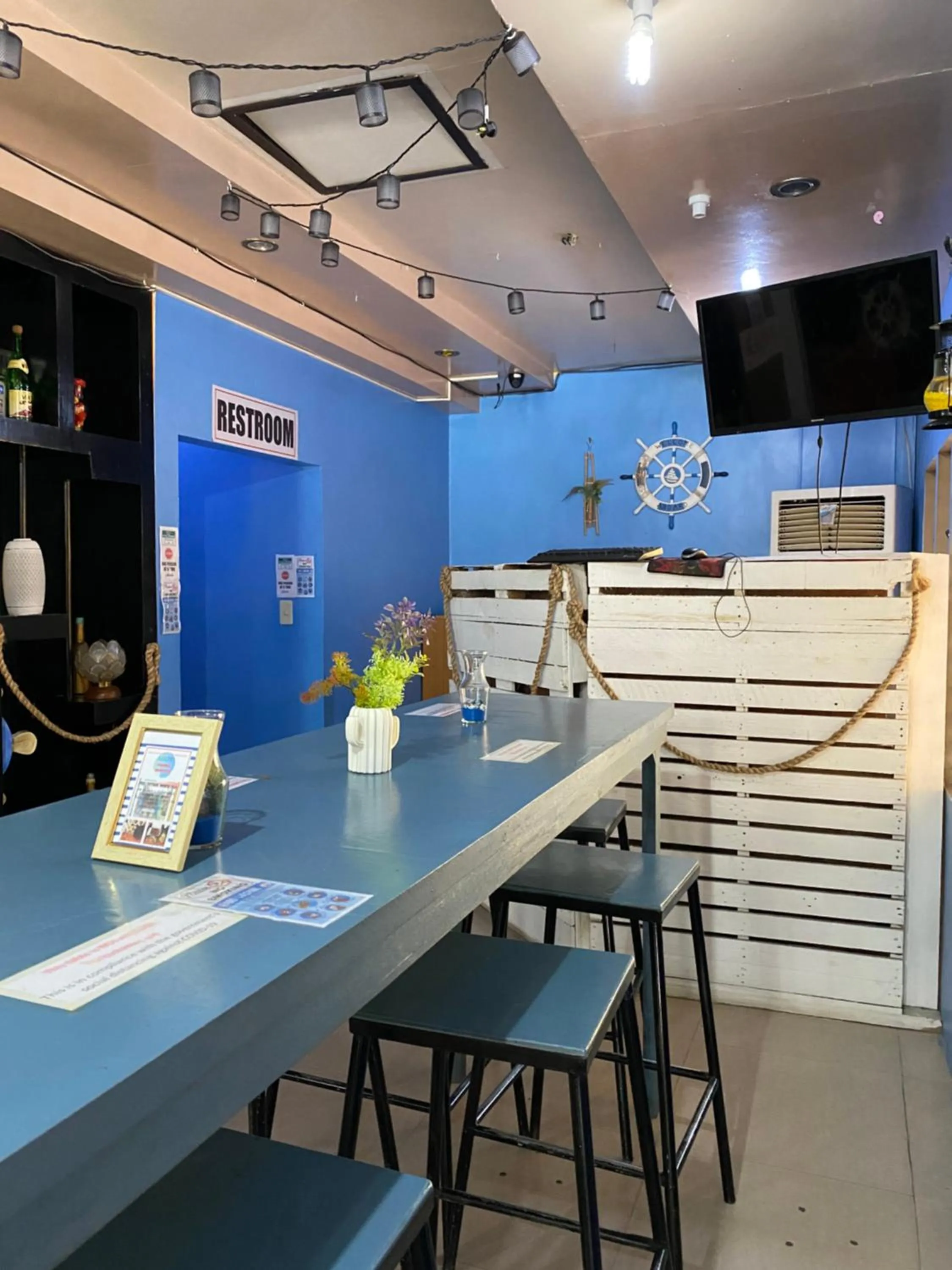 Restaurant/places to eat in RedDoorz Plus @ Lhexlyn Resort San Narciso