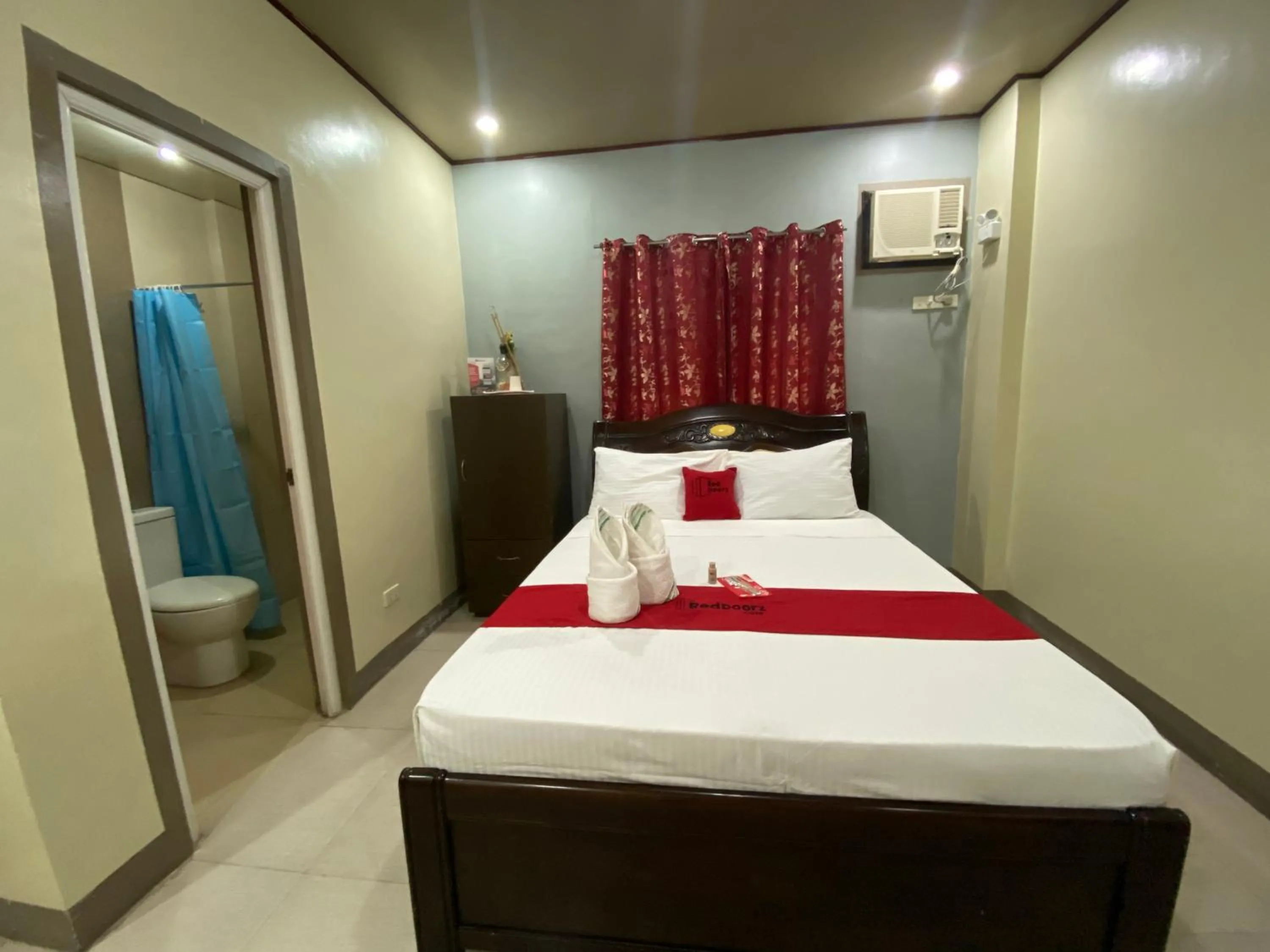 Bathroom in RedDoorz Plus @ Lhexlyn Resort San Narciso