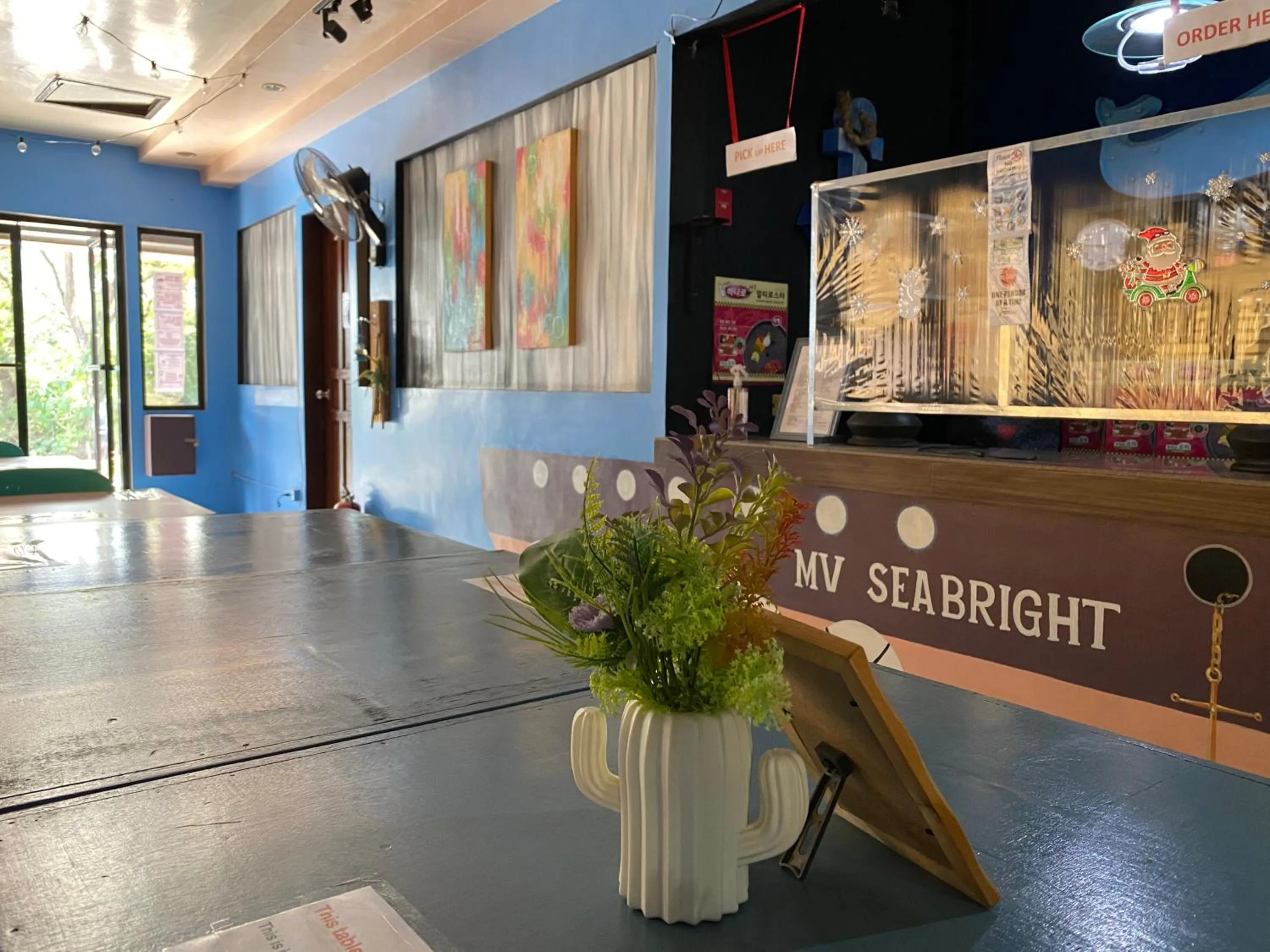 Lobby or reception in RedDoorz Plus @ Lhexlyn Resort San Narciso