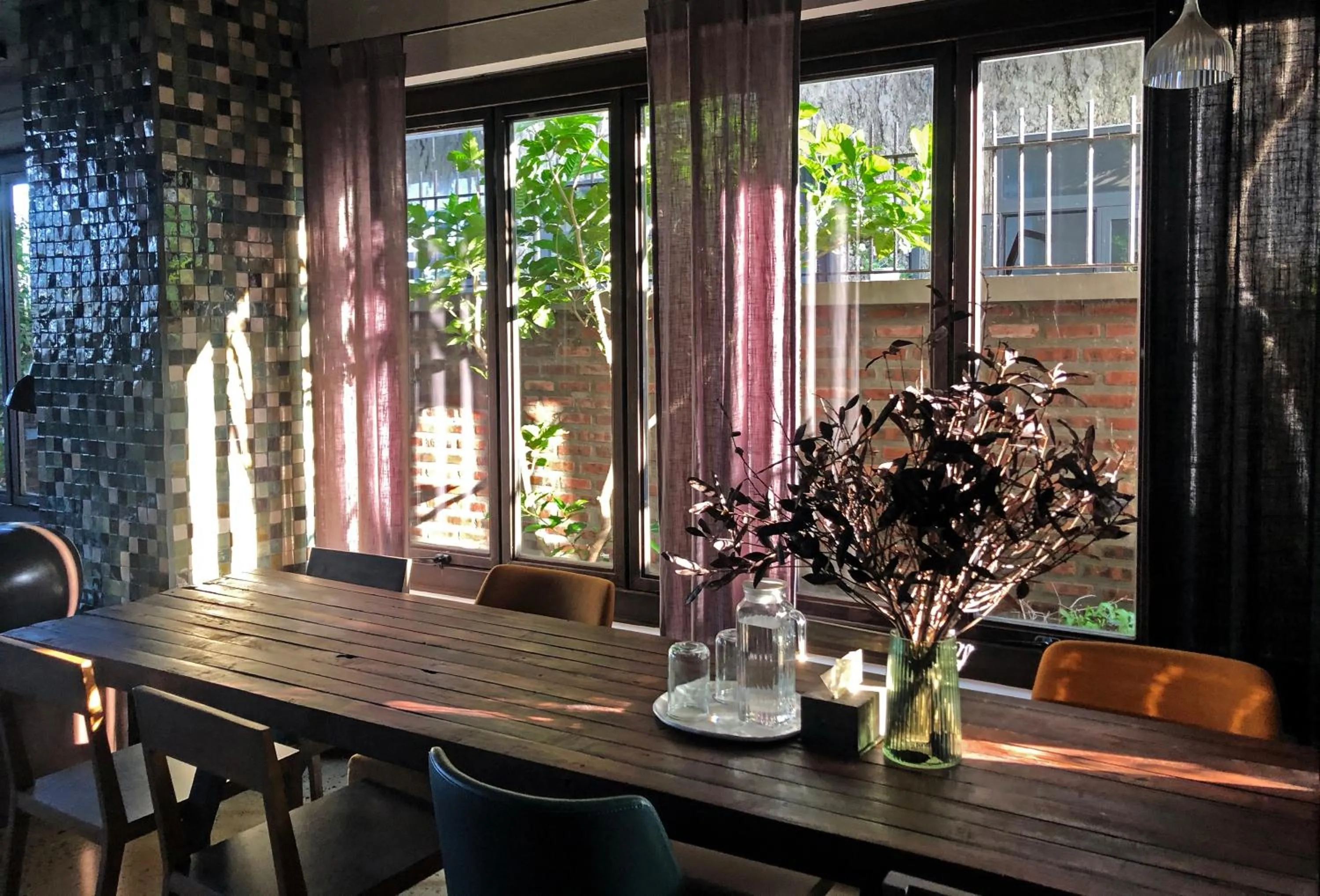 Communal lounge/ TV room in Kaia Gallery Hotel Hoi An