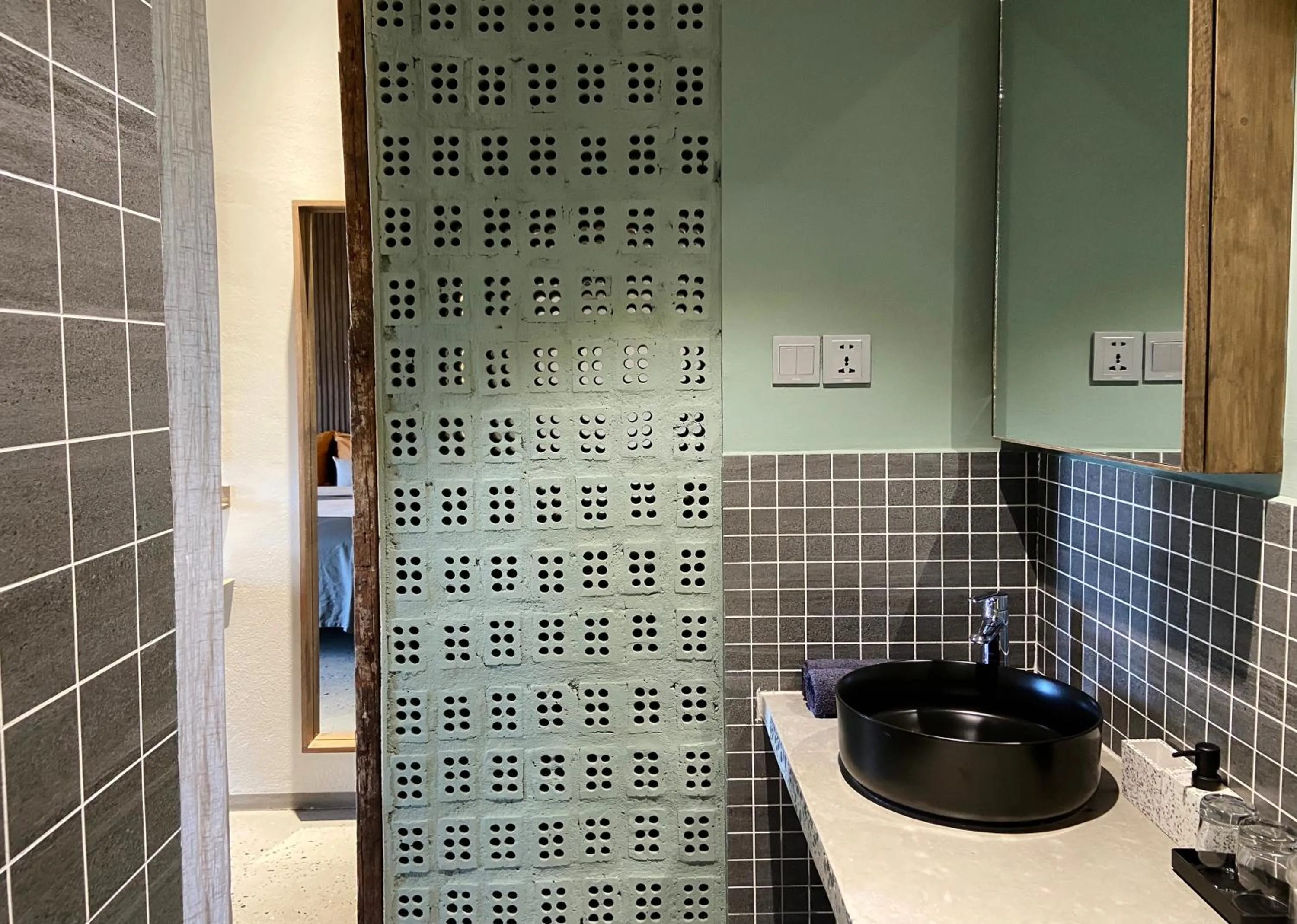 Shower in Kaia Gallery Hotel Hoi An