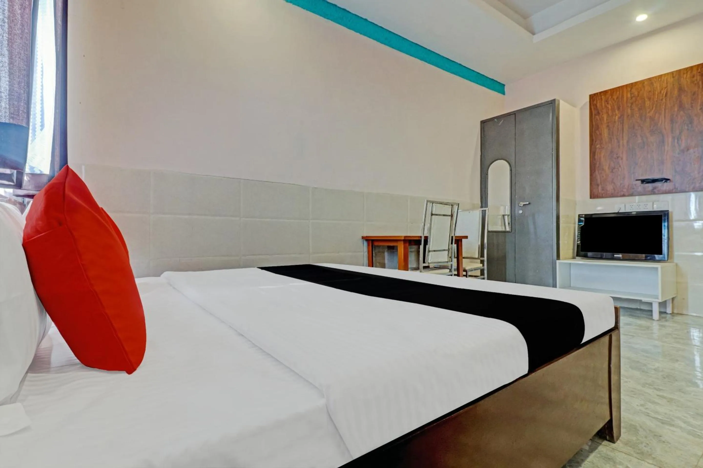 Bedroom, Bed in Capital O Kanha Resort