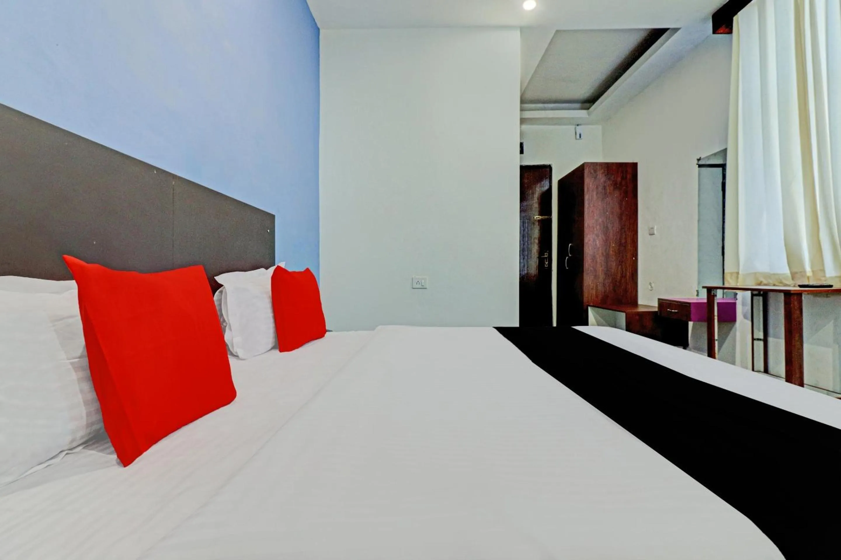 Bedroom, Bed in Capital O Kanha Resort