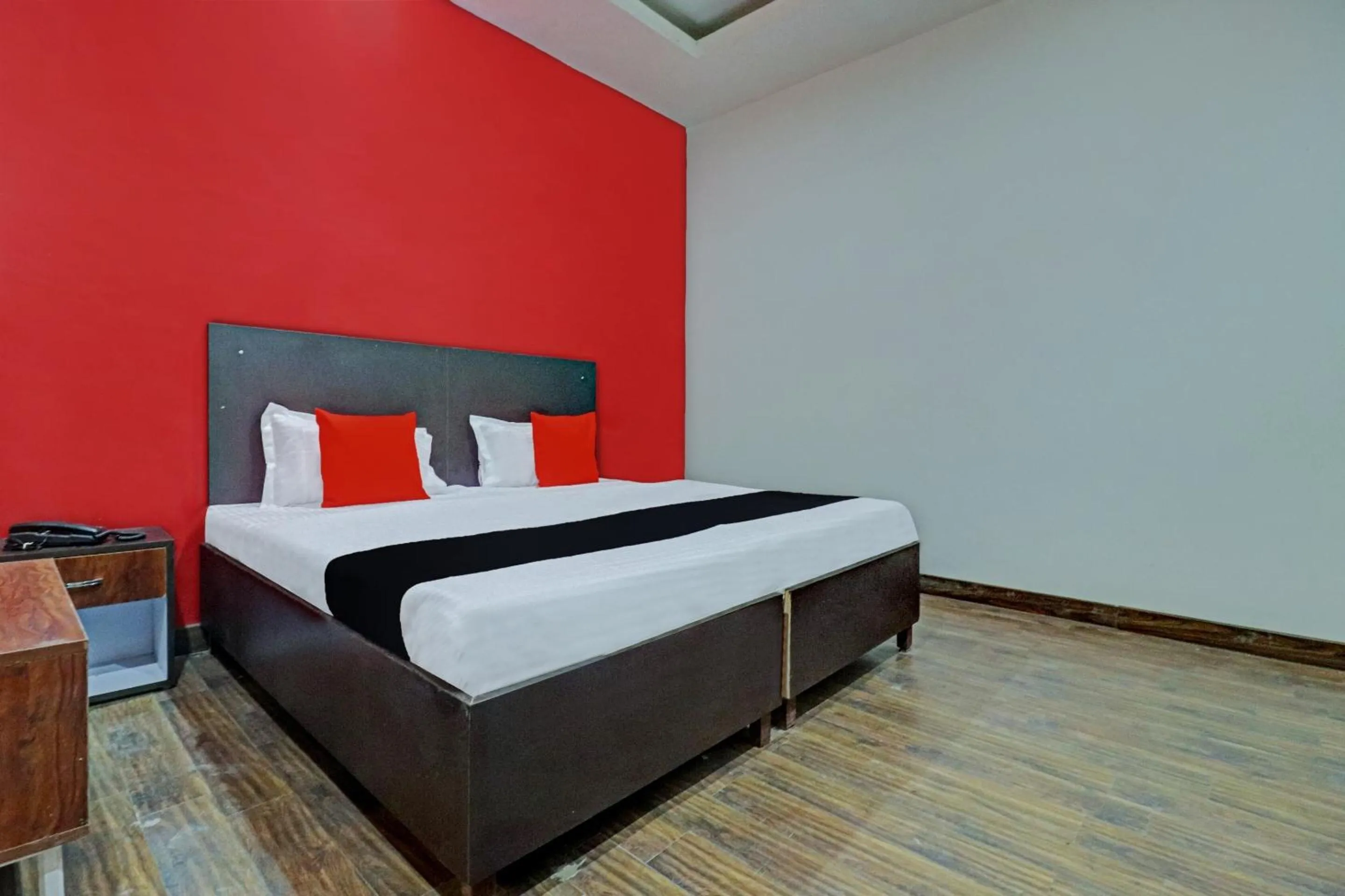 Bedroom, Bed in Capital O Kanha Resort