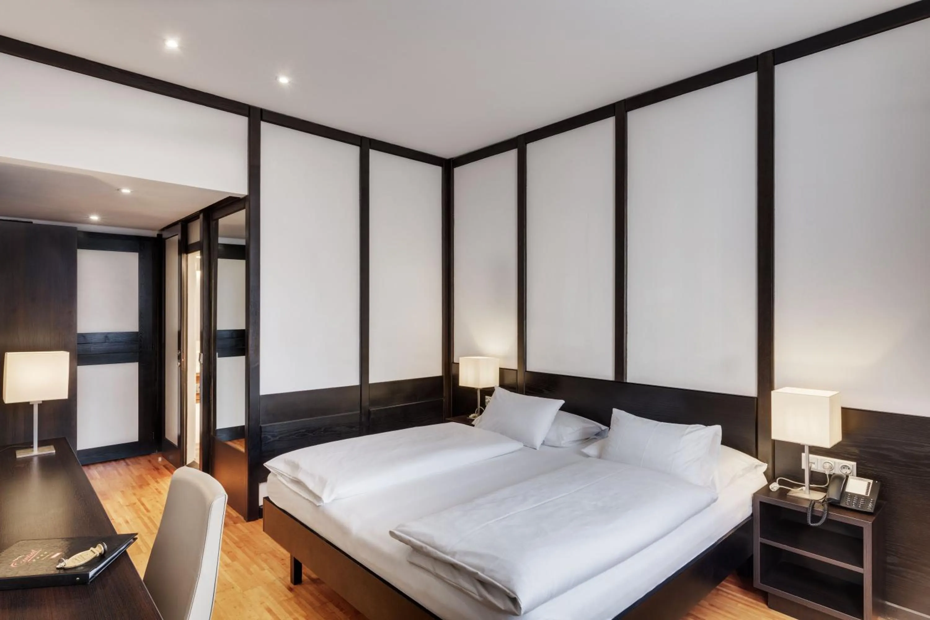 Photo of the whole room, Bed in Hotel Central