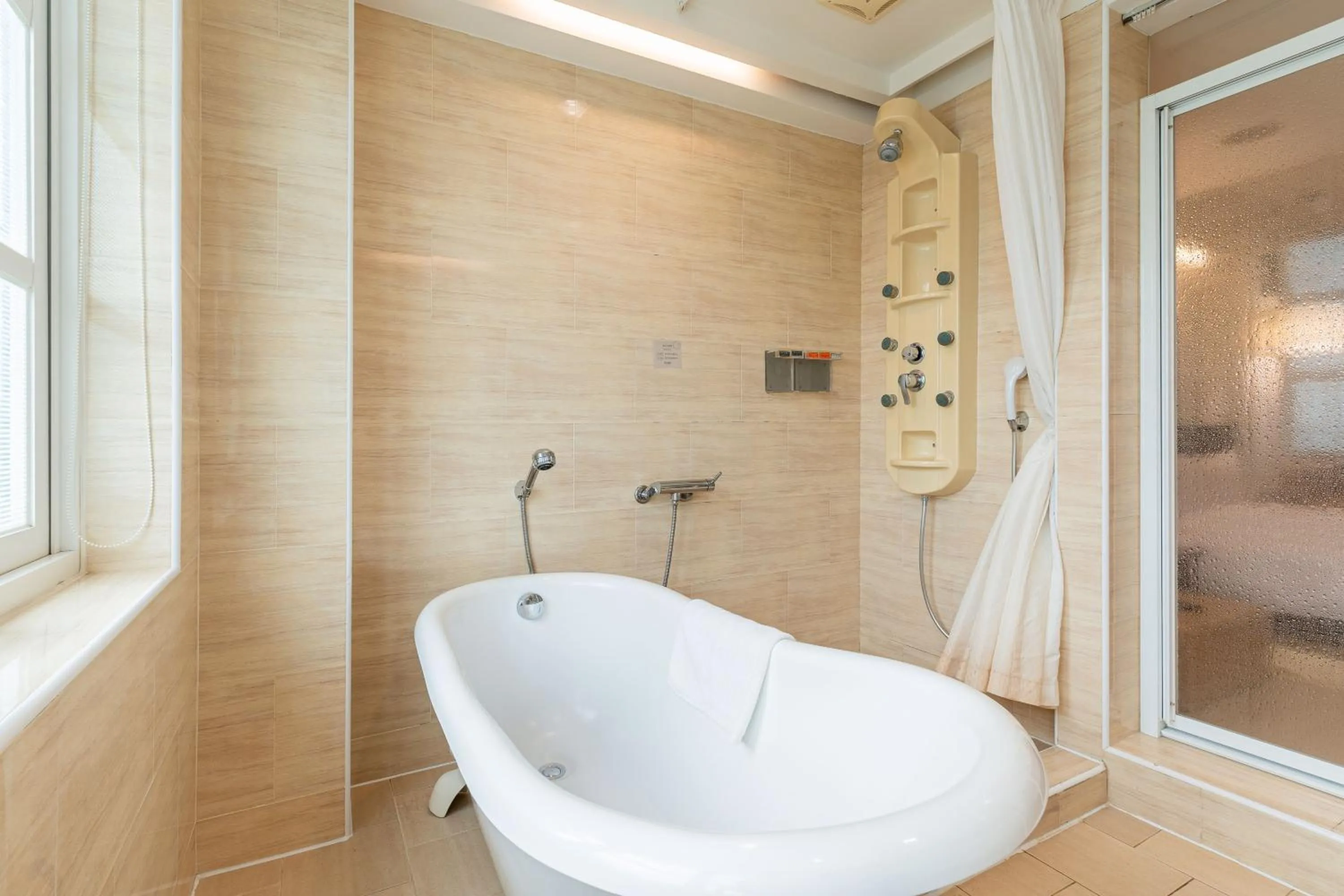 Bath in Guide Hotel Kaohsiung Shinkuchan