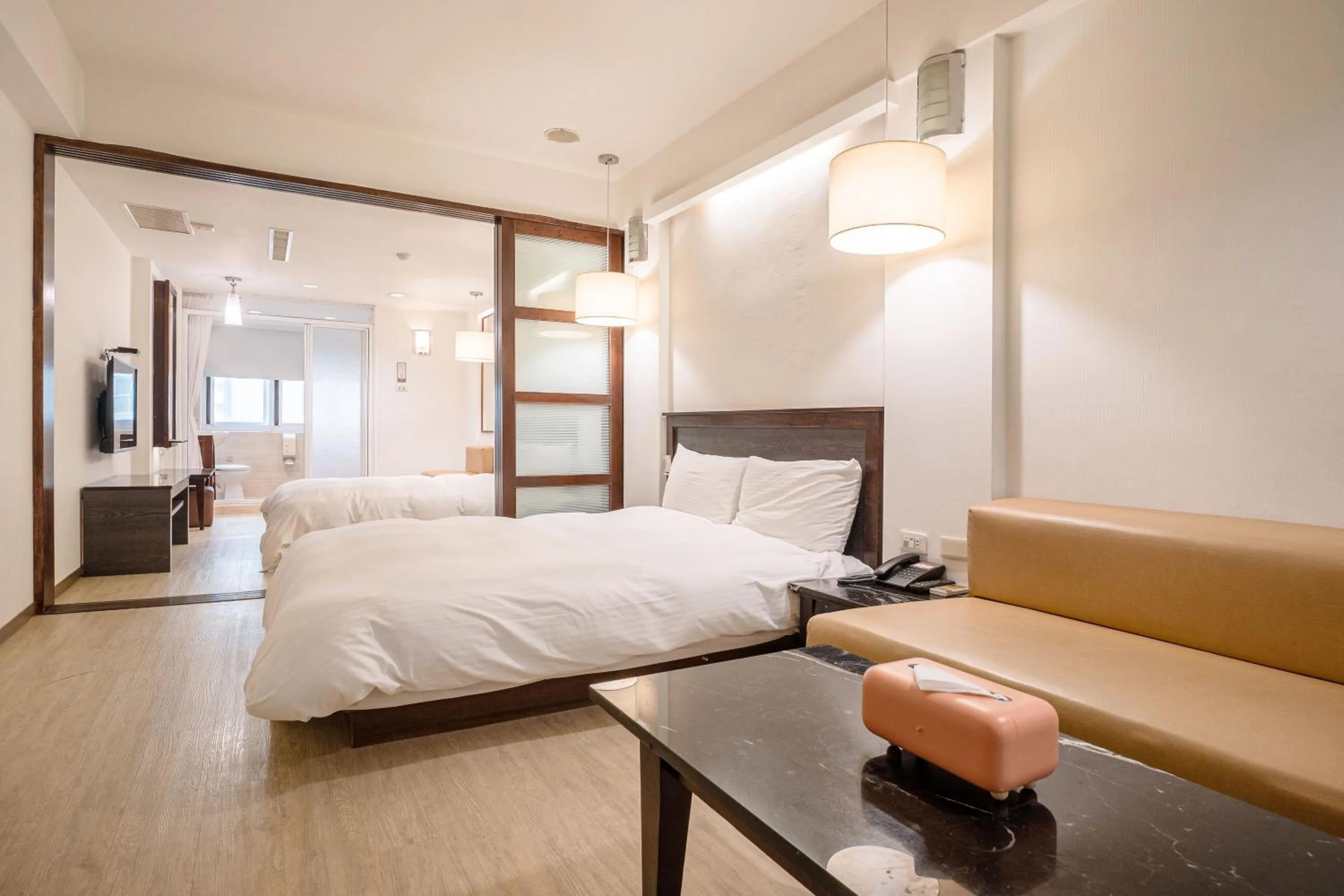 Photo of the whole room, Bed in Guide Hotel Kaohsiung Shinkuchan