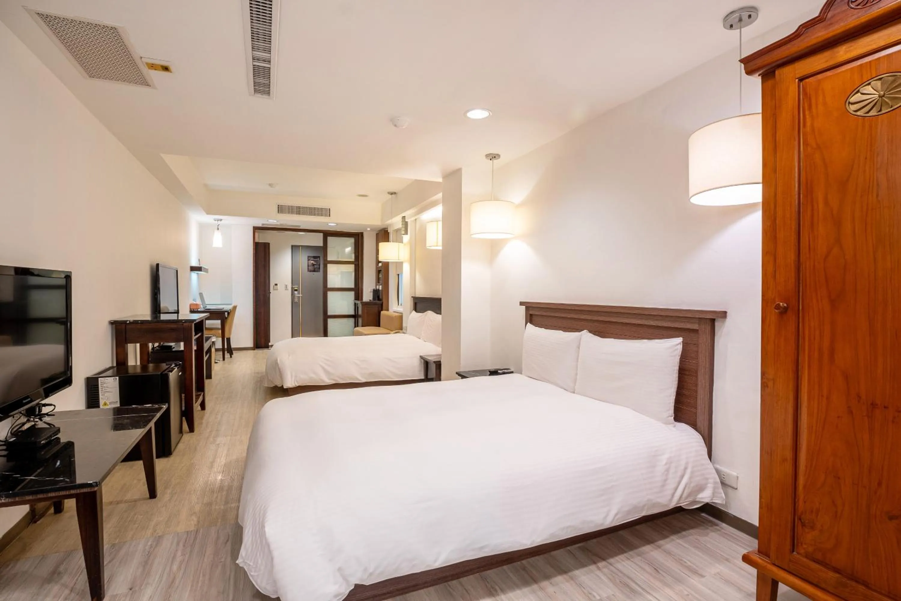 Photo of the whole room, Bed in Guide Hotel Kaohsiung Shinkuchan