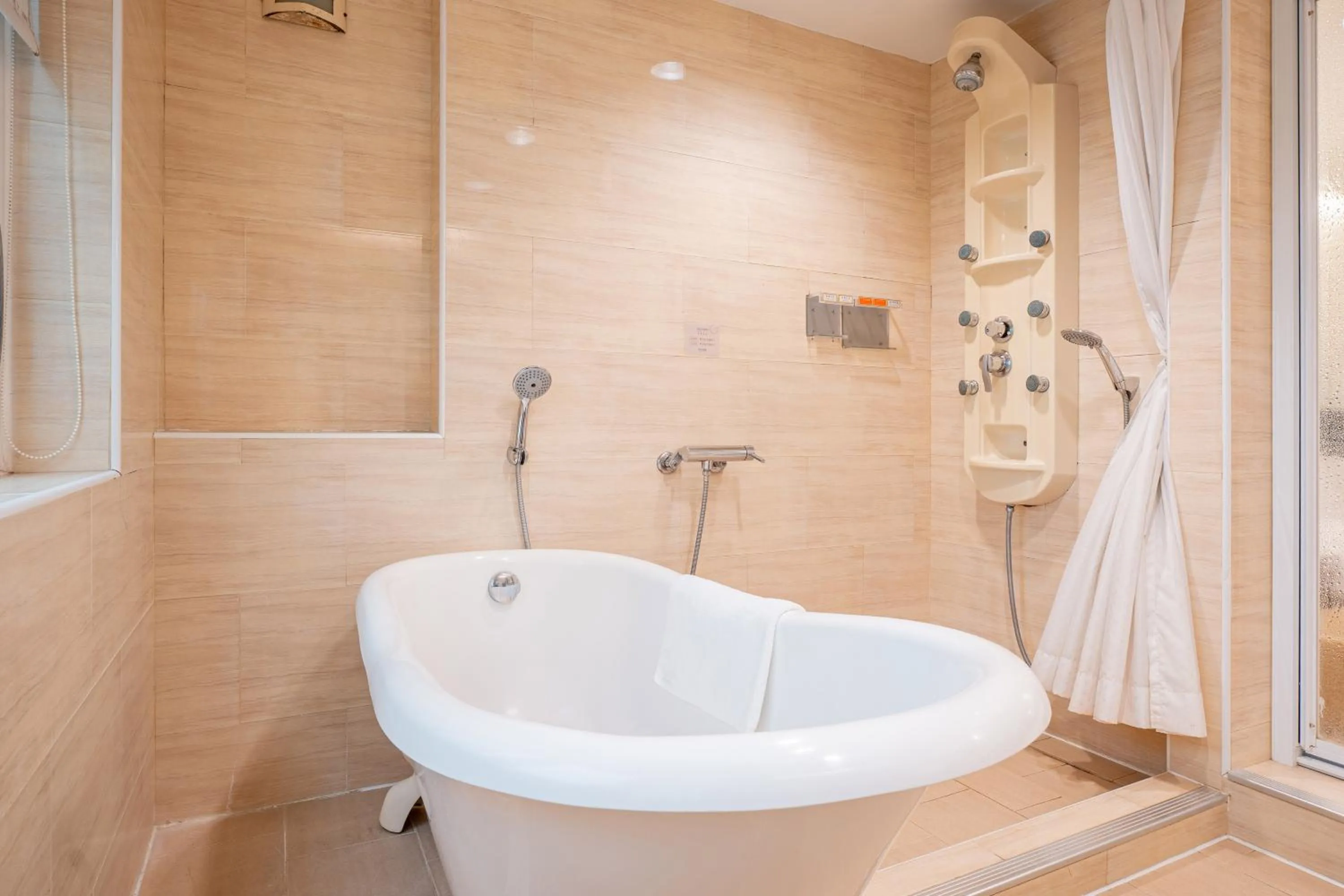 Bath in Guide Hotel Kaohsiung Shinkuchan