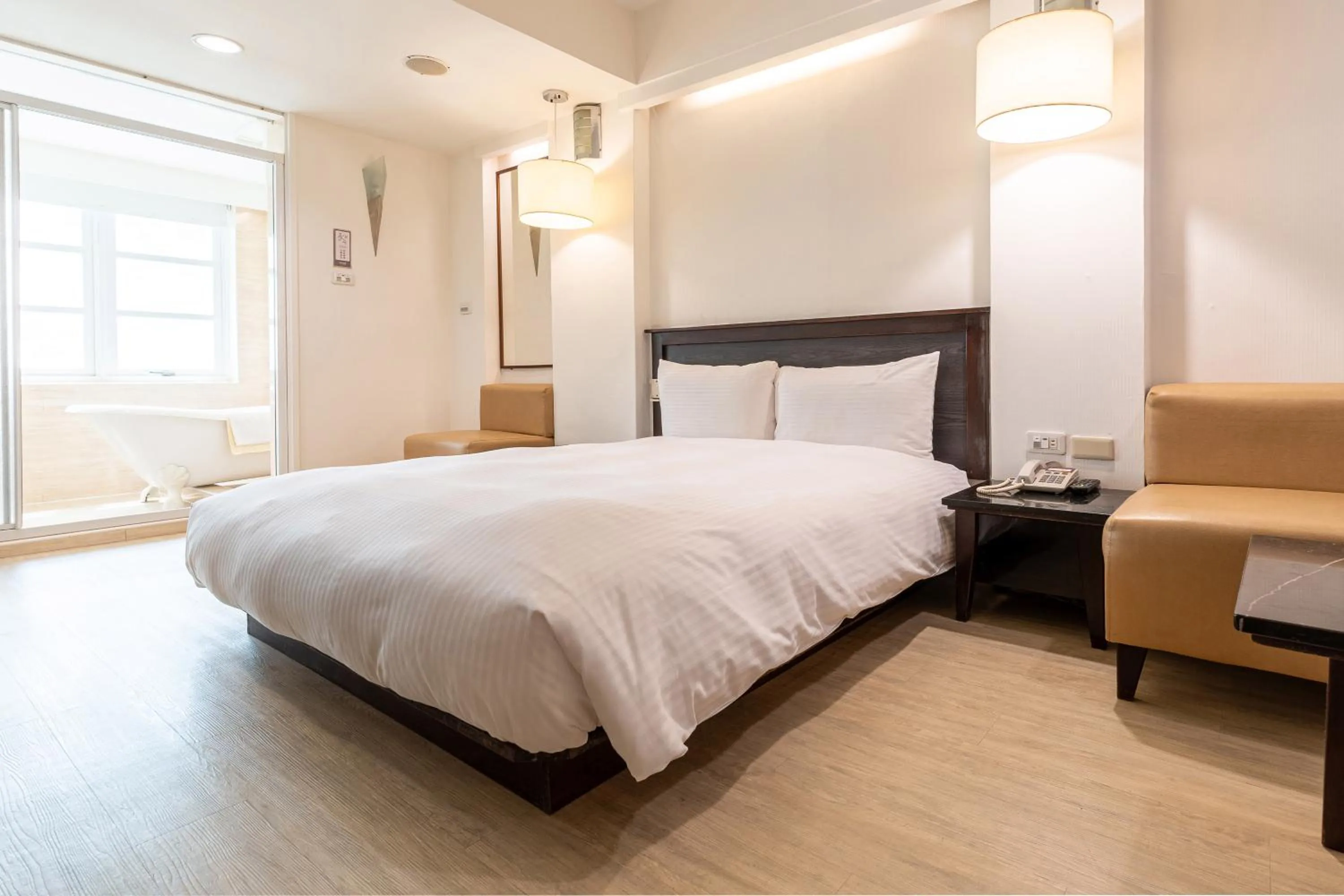 Photo of the whole room, Bed in Guide Hotel Kaohsiung Shinkuchan