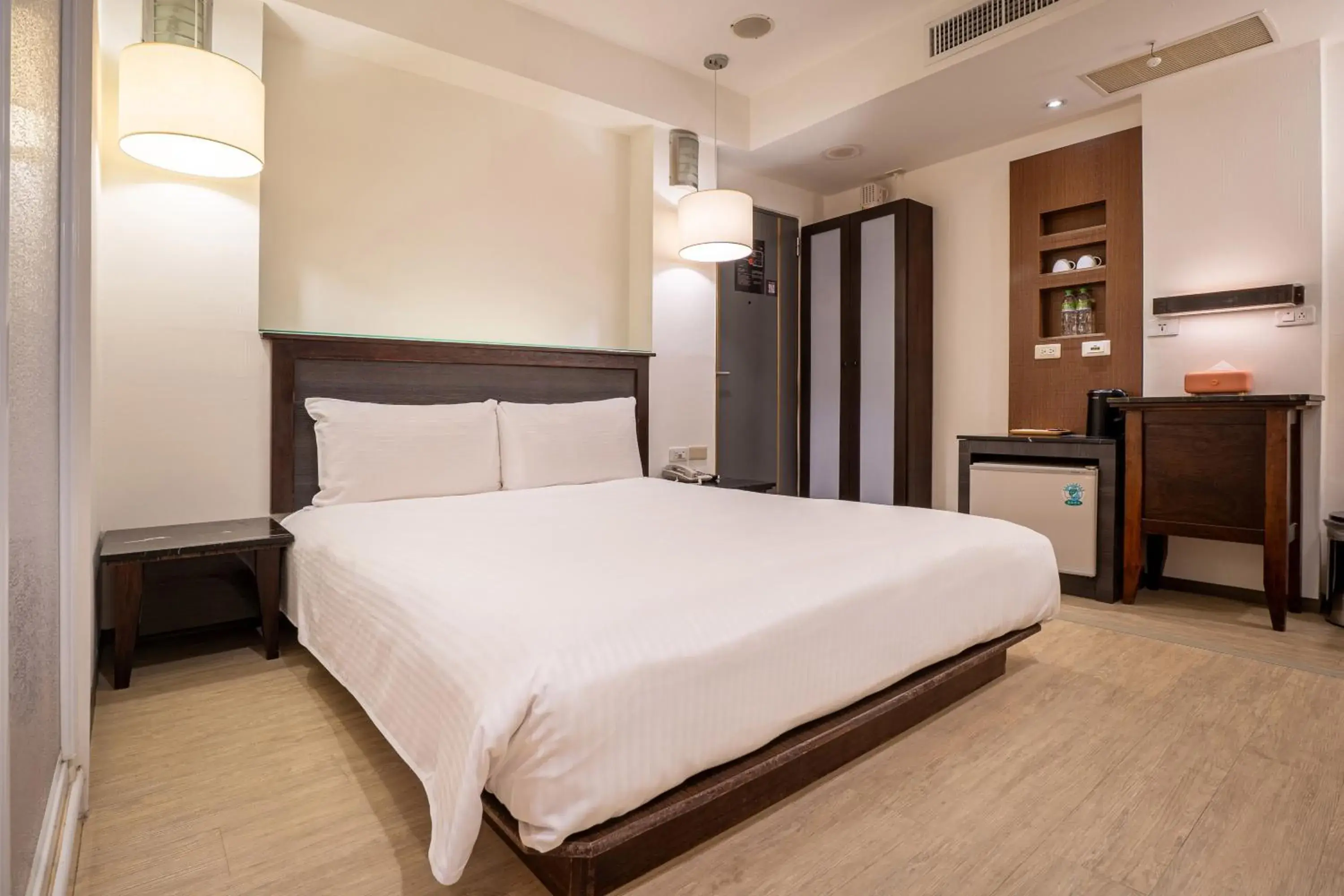 Standard Double Room without Window - single occupancy in Guide Hotel Kaohsiung Shinkuchan Standard Double Room without Window - single occupancy in Guide Hotel Kaohsiung Shinkuchan