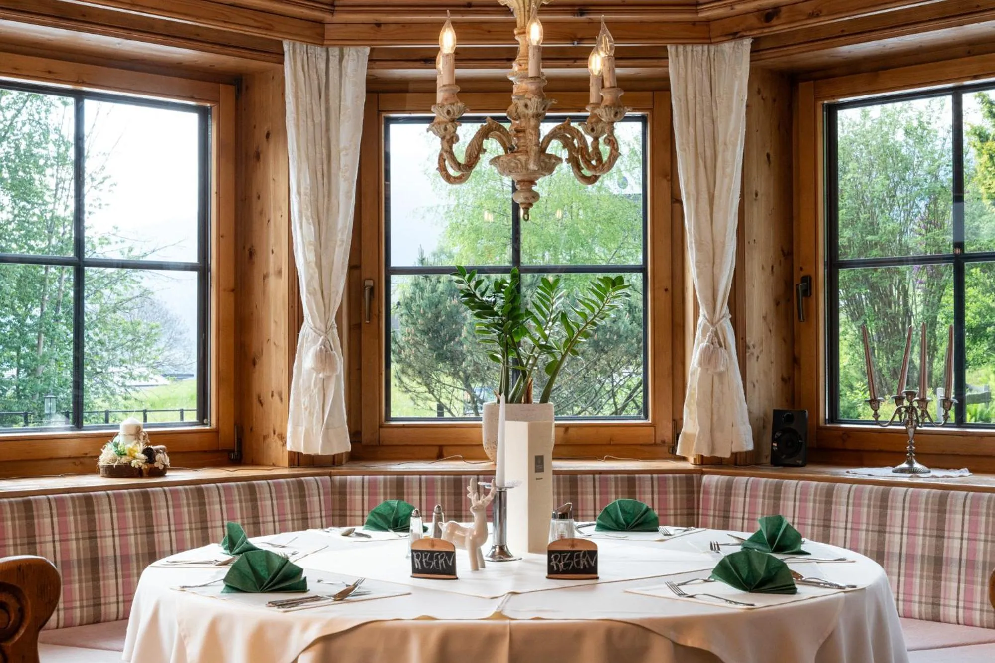 Restaurant/places to eat in Landhaus St. Georg