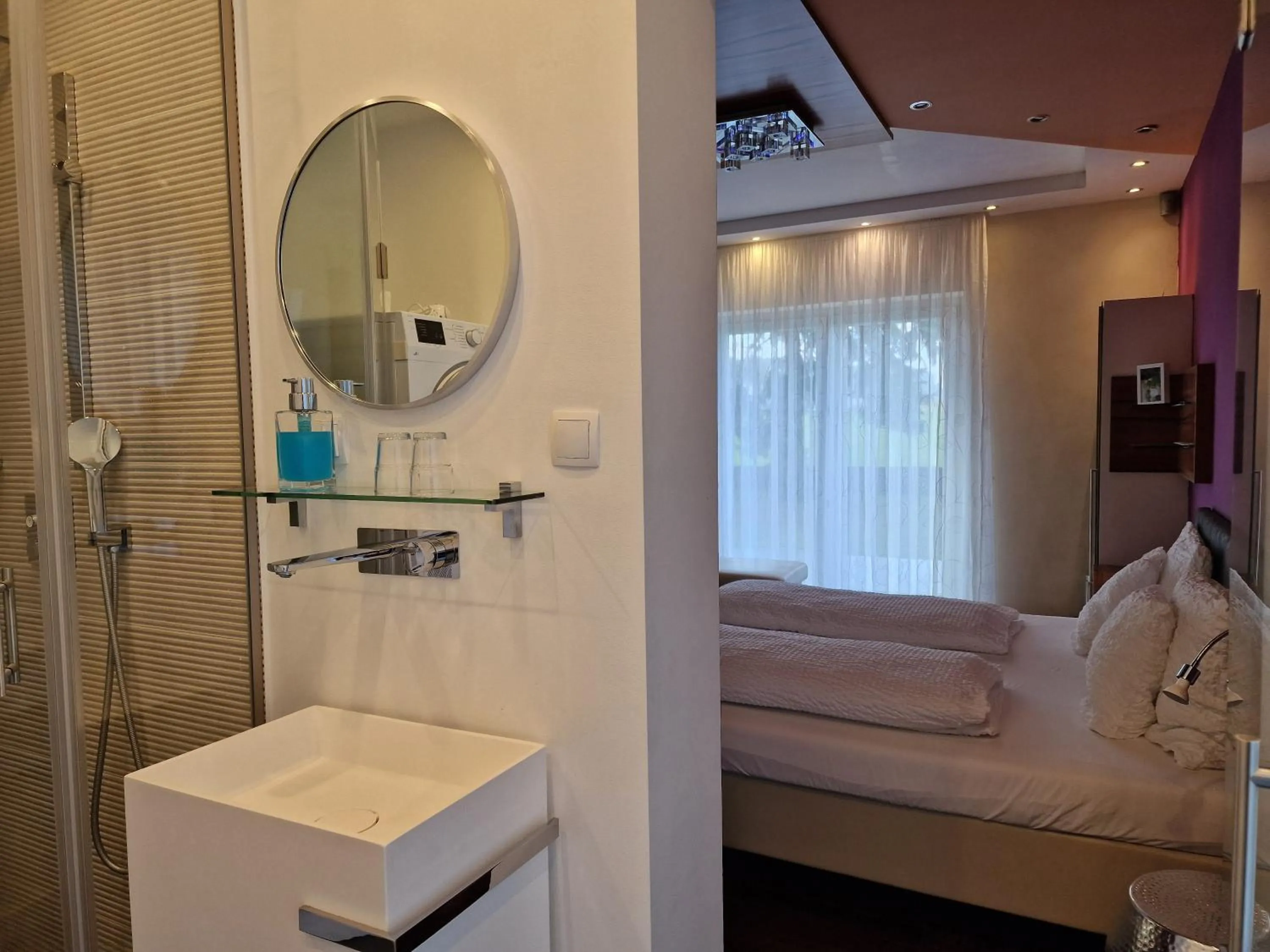 Bathroom, Bed in HOTEL MARIA