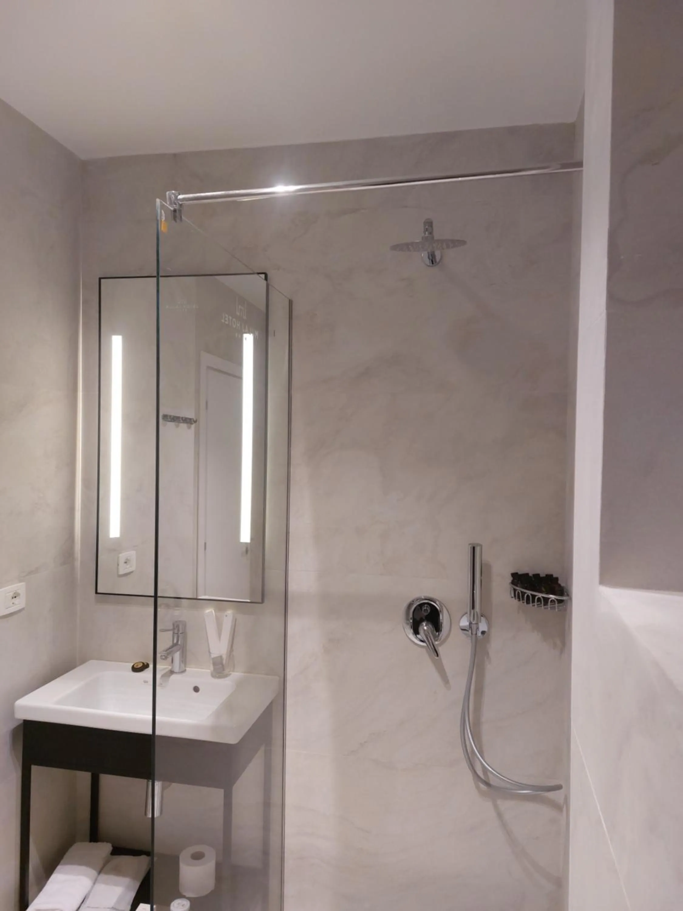 Shower in Mulaj Hotel