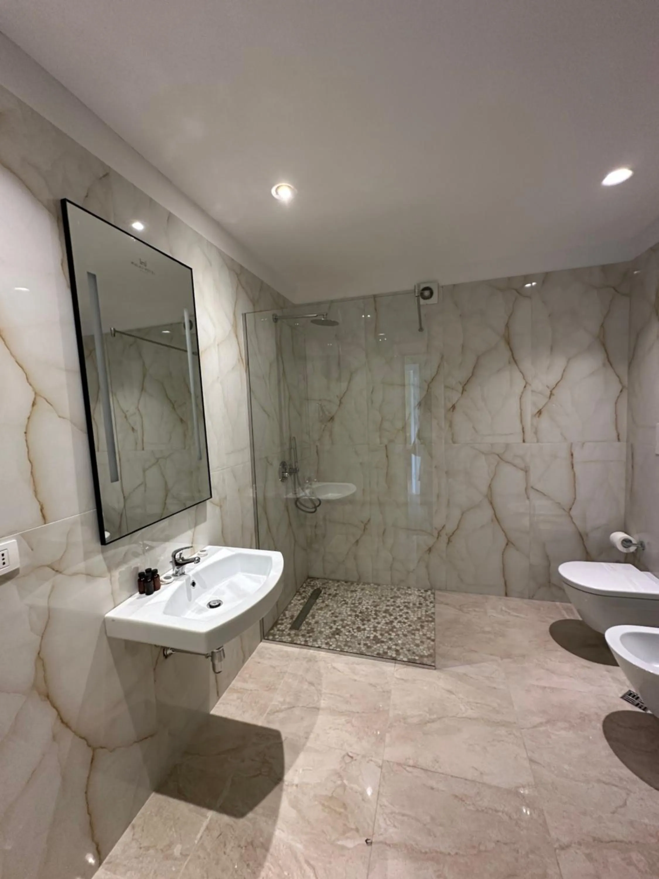 Bathroom in Mulaj Hotel