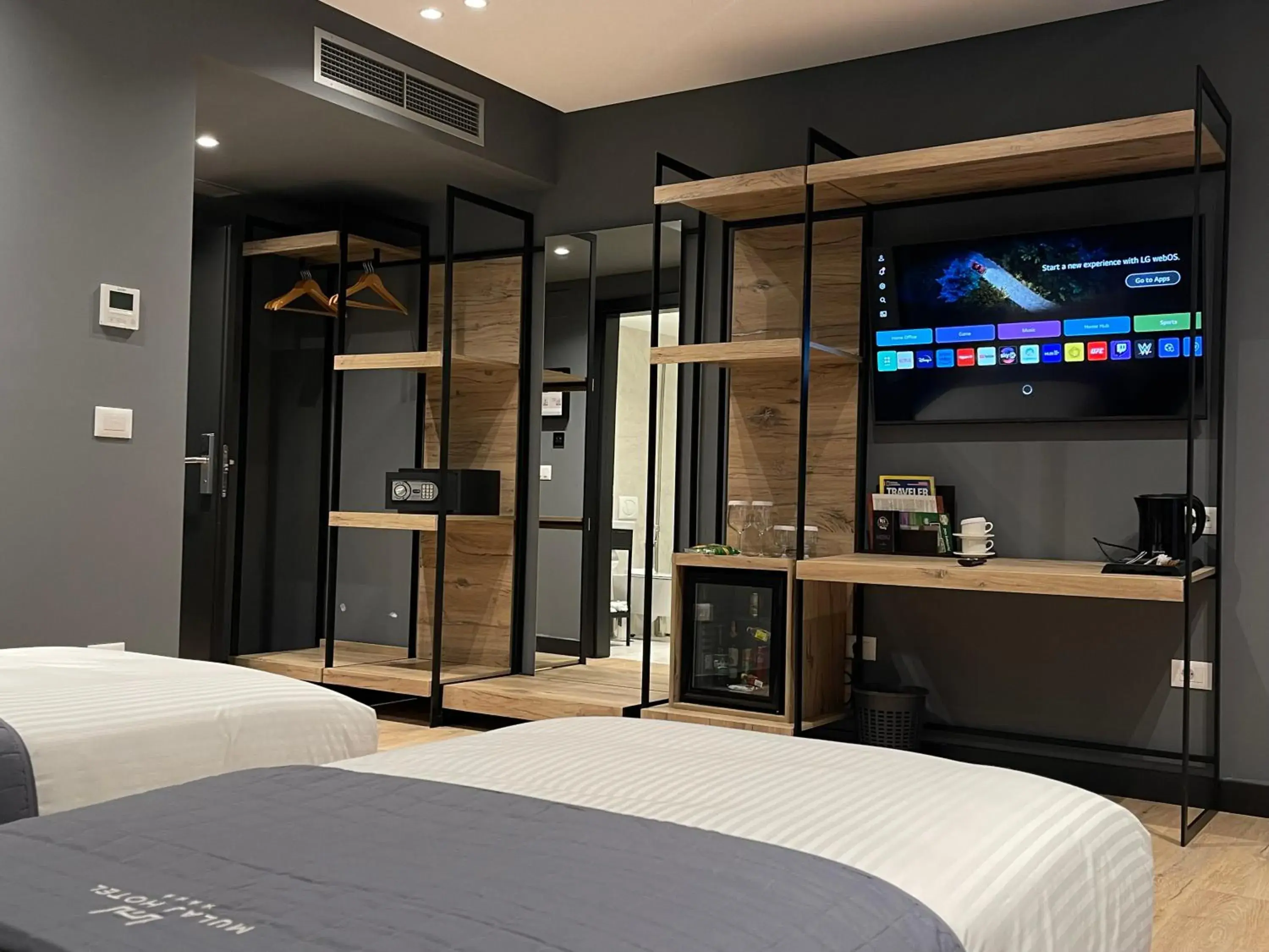 Deluxe Double or Twin Room with City View in Mulaj Hotel Deluxe Double or Twin Room with City View in Mulaj Hotel