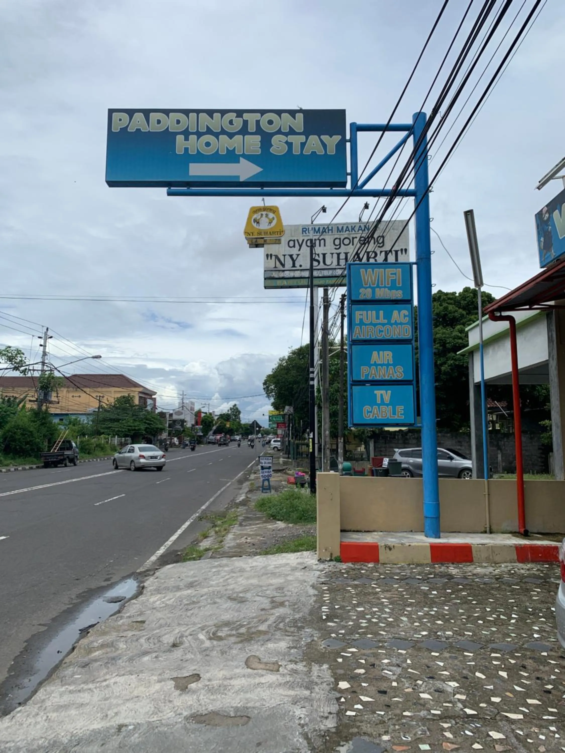 RedDoorz near Gembira Loka Zoo 3